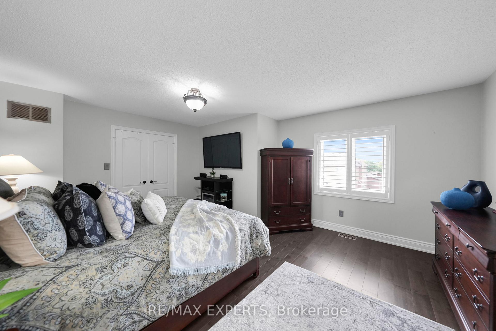 Photo 27 of 48 Curtiss Court, Vaughan, Maple — HOMEH