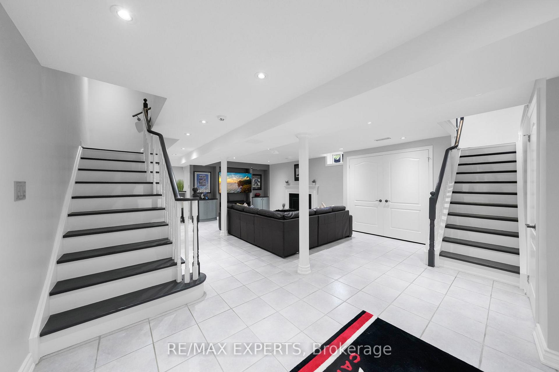 Photo 33 of 48 Curtiss Court, Vaughan, Maple — HOMEH