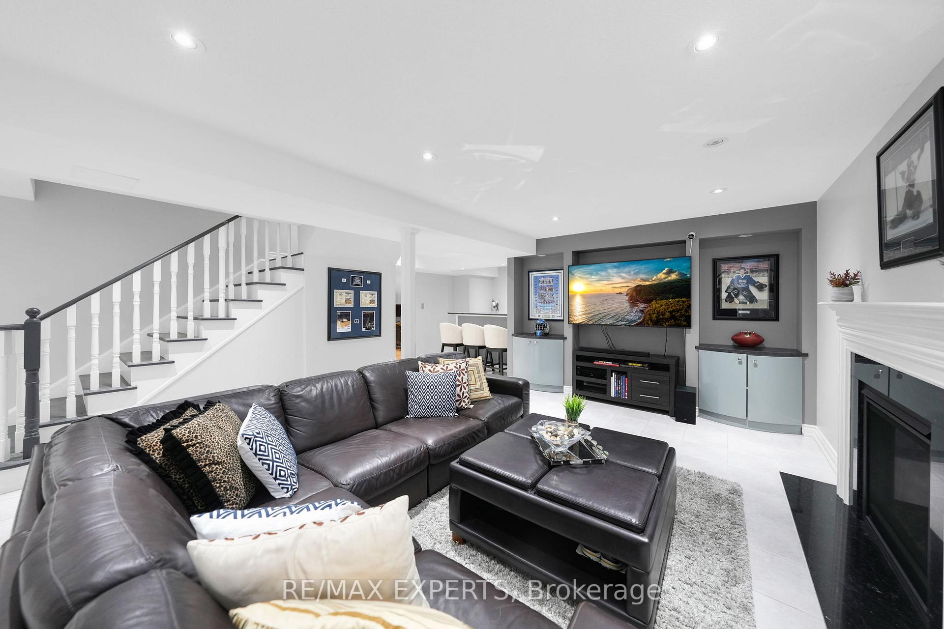 Photo 34 of 48 Curtiss Court, Vaughan, Maple — HOMEH