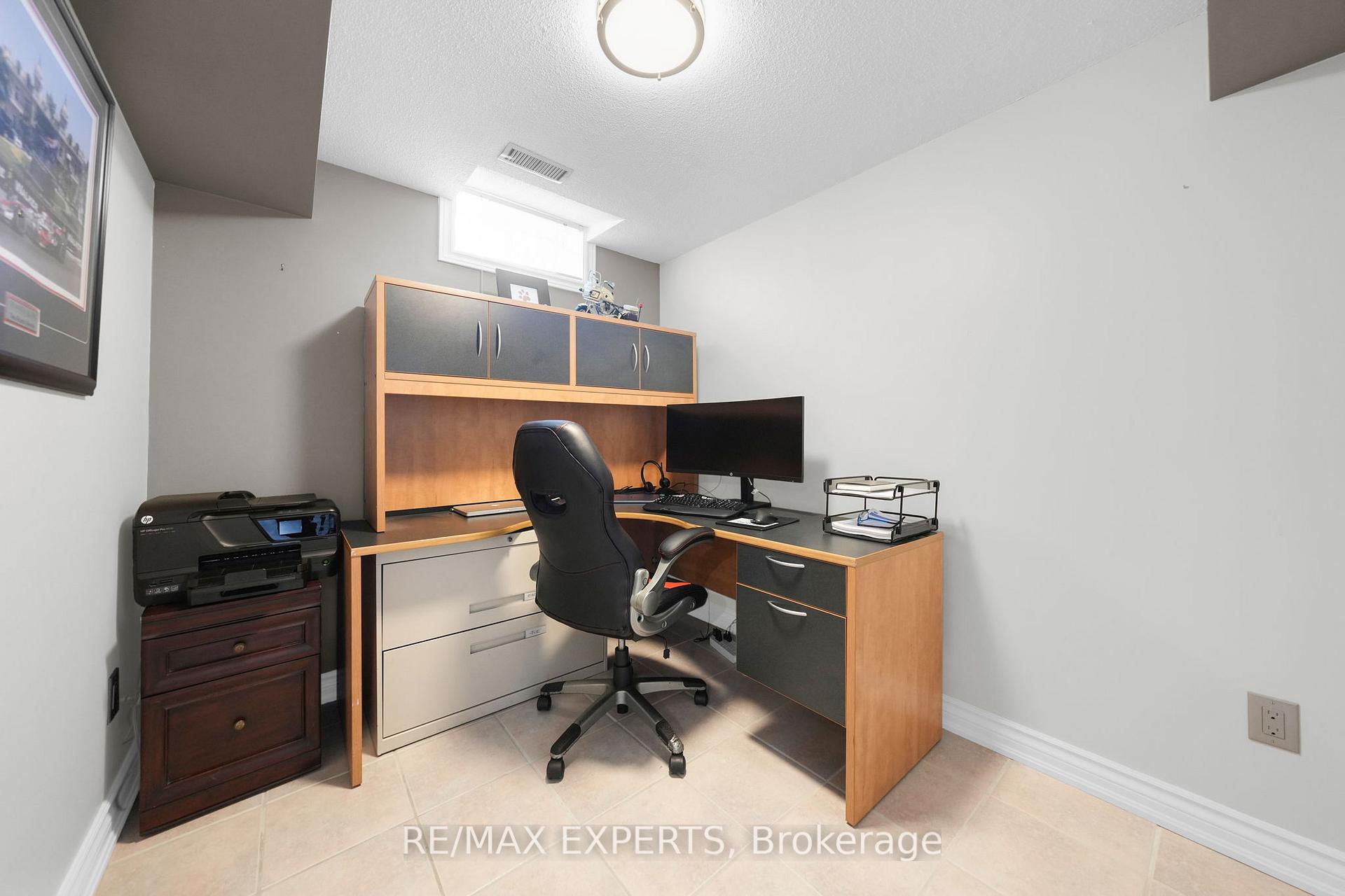 Photo 37 of 48 Curtiss Court, Vaughan, Maple — HOMEH