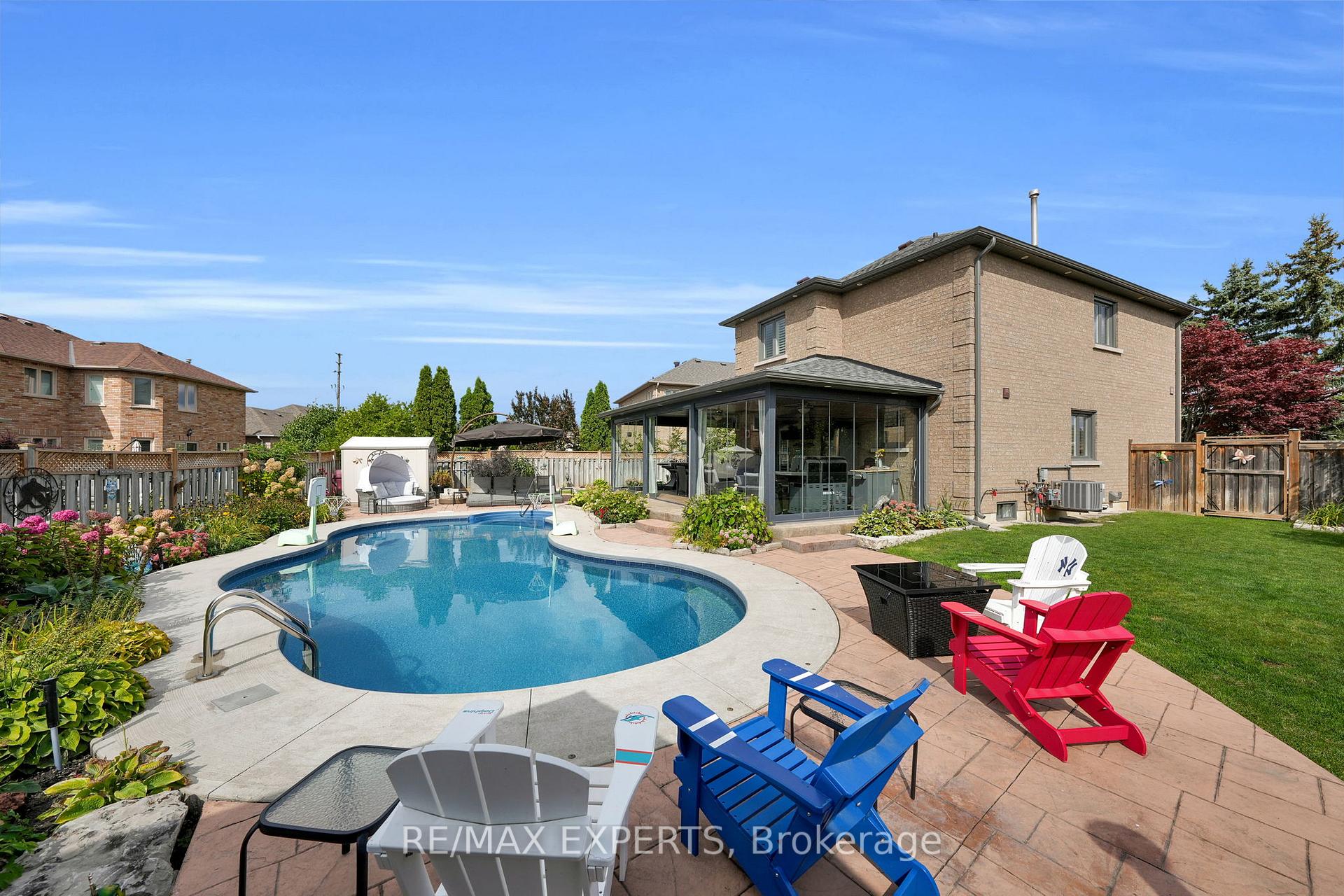 Photo 44 of 48 Curtiss Court, Vaughan, Maple — HOMEH