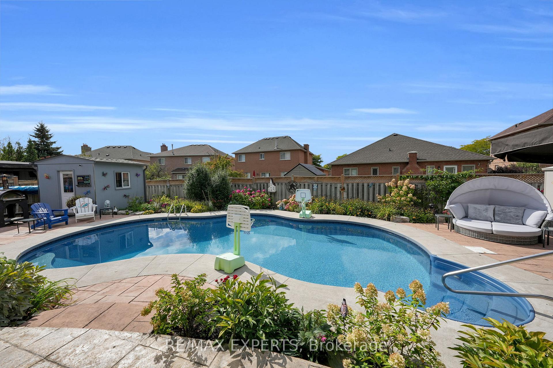 Photo 45 of 48 Curtiss Court, Vaughan, Maple — HOMEH