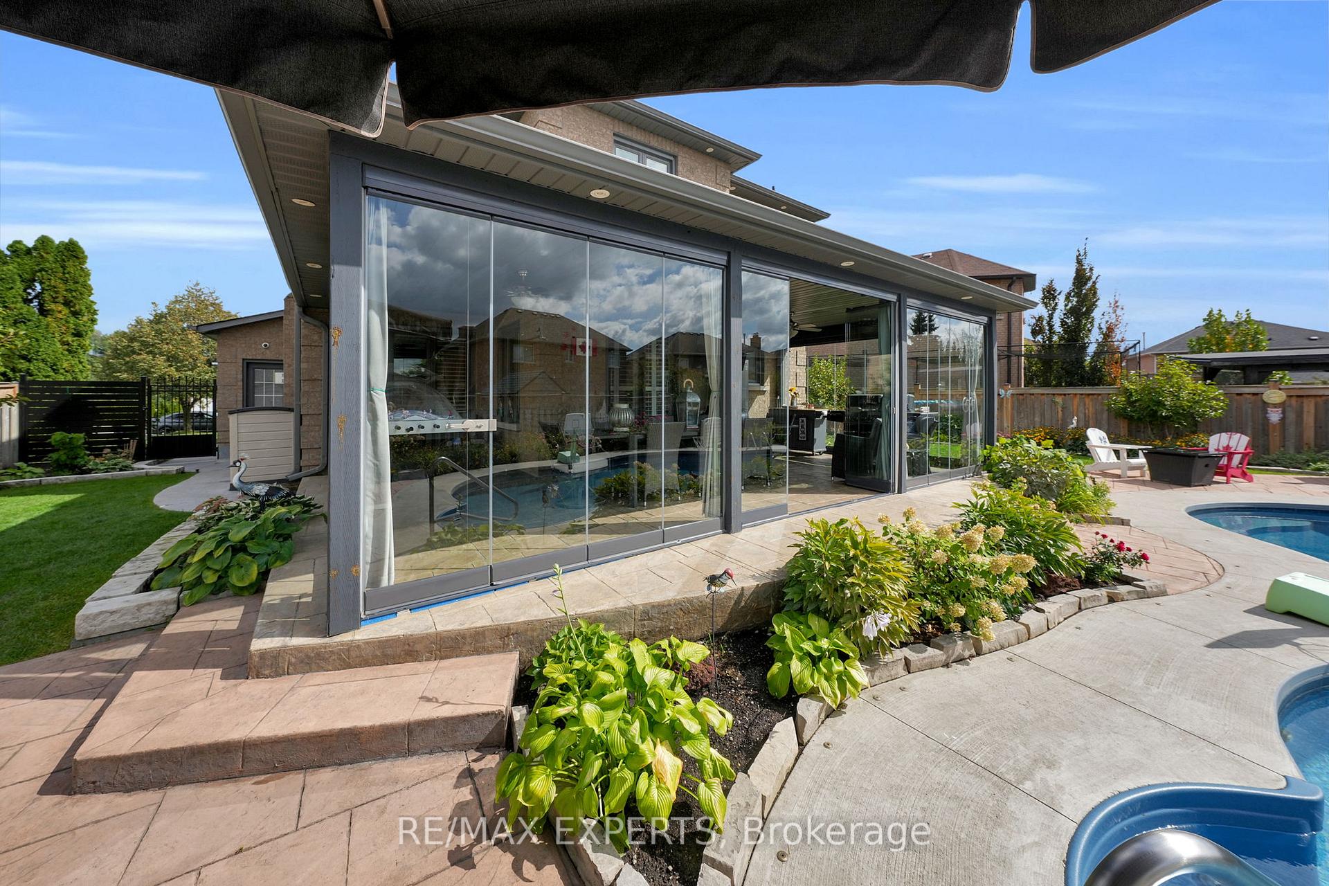 Photo 46 of 48 Curtiss Court, Vaughan, Maple — HOMEH