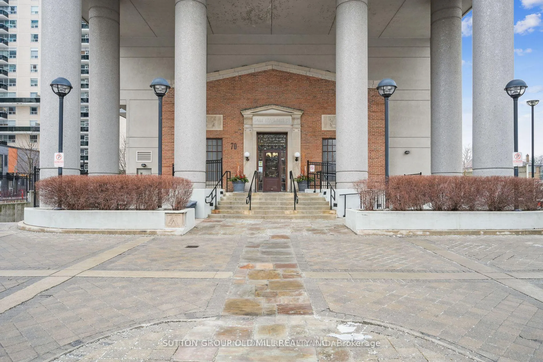 Photo 2 of Unit 901, 70 High Park Ave, Toronto, High Park North — HOMEH