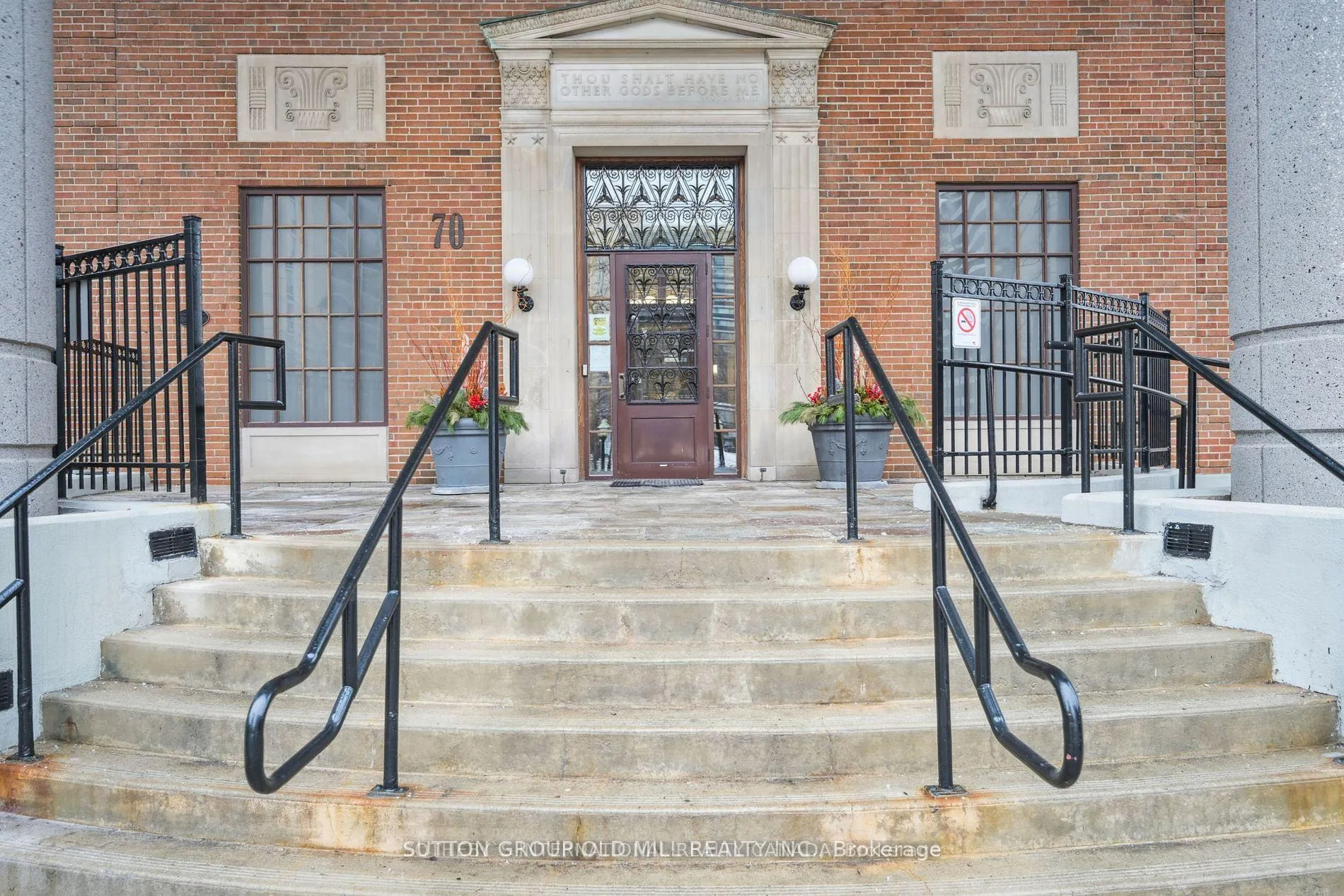 Photo 3 of Unit 901, 70 High Park Ave, Toronto, High Park North — HOMEH