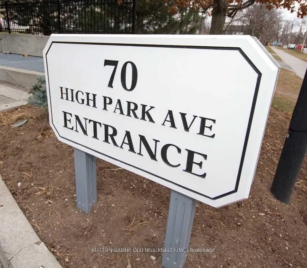 Photo 4 of Unit 901, 70 High Park Ave, Toronto, High Park North — HOMEH