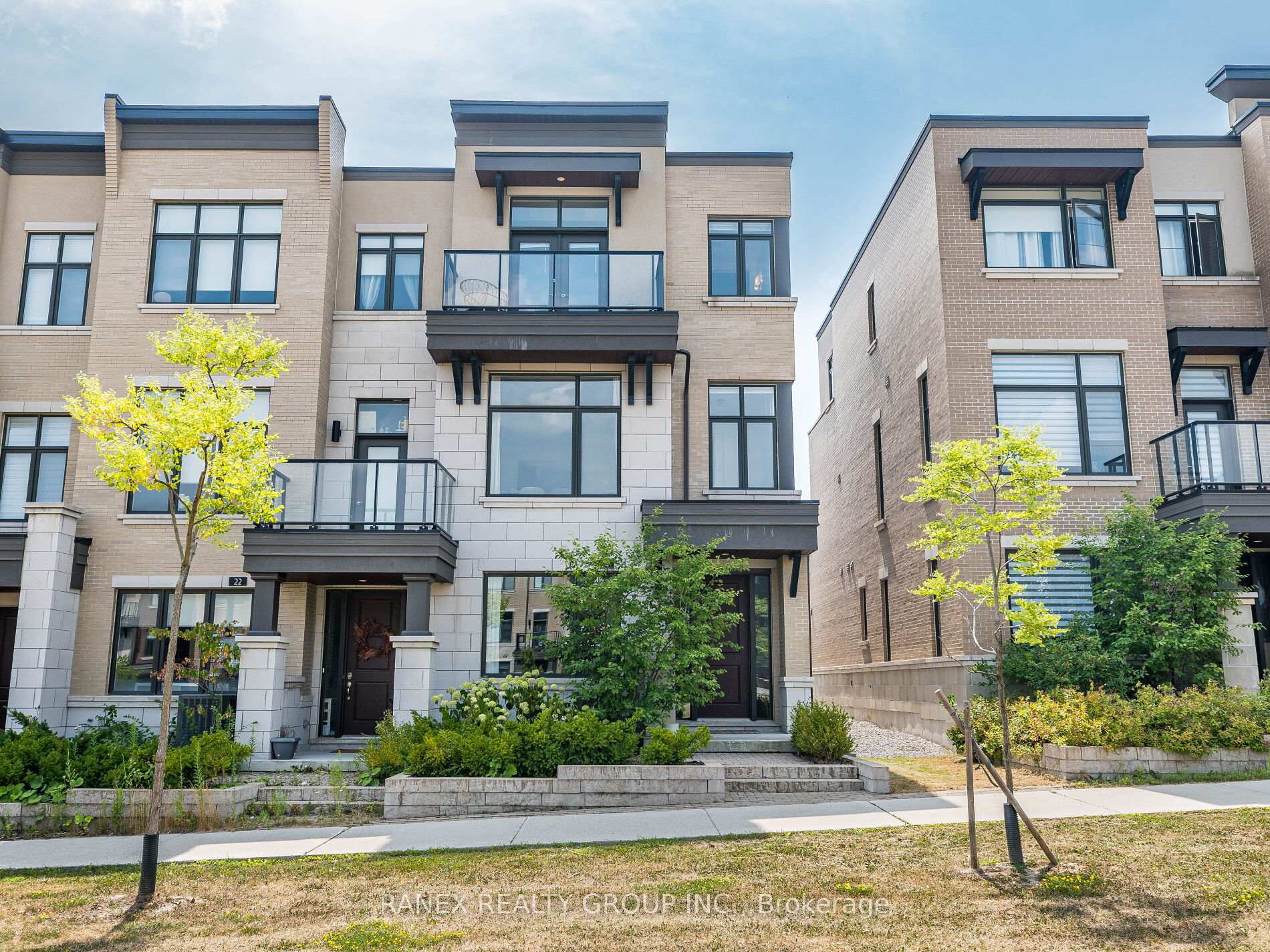 Photo 1 of 24 Heriot Place N, Vaughan, Patterson — HOMEH