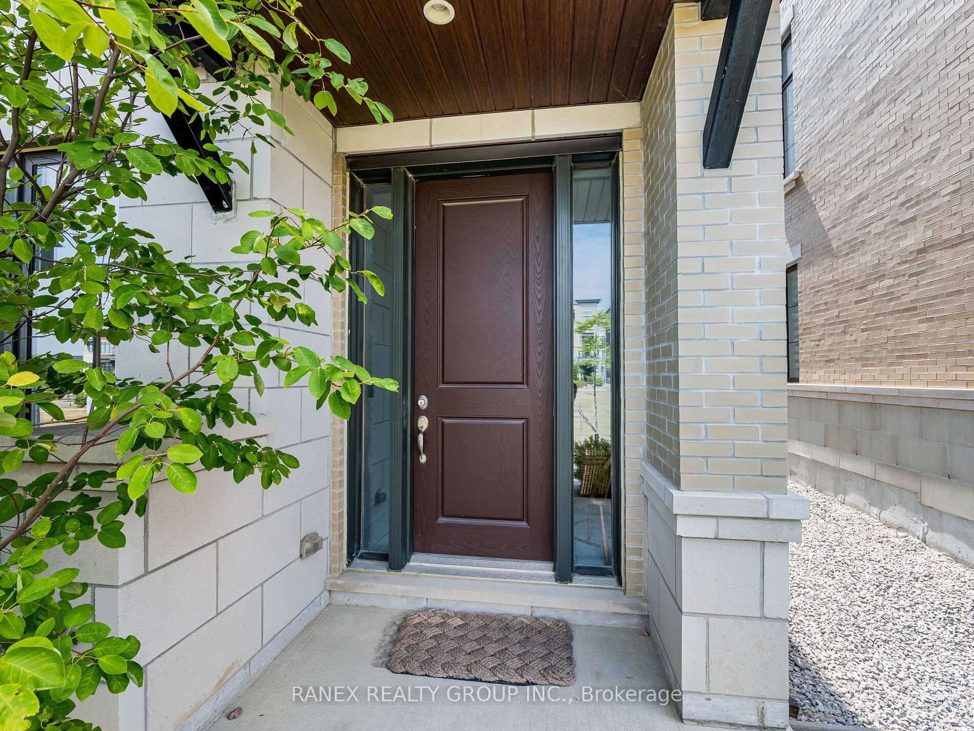 Photo 3 of 24 Heriot Place N, Vaughan, Patterson — HOMEH