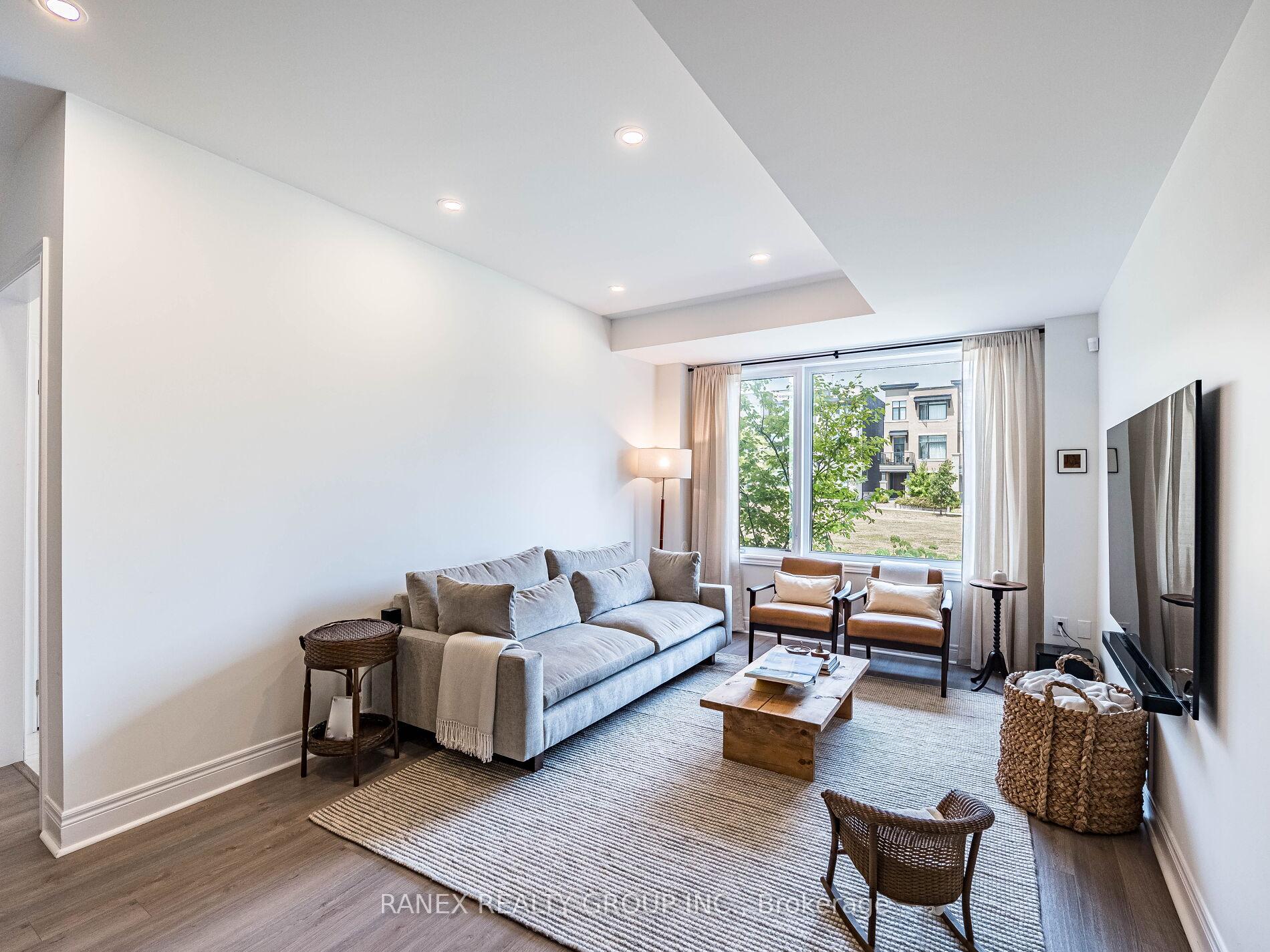 Photo 8 of 24 Heriot Place N, Vaughan, Patterson — HOMEH