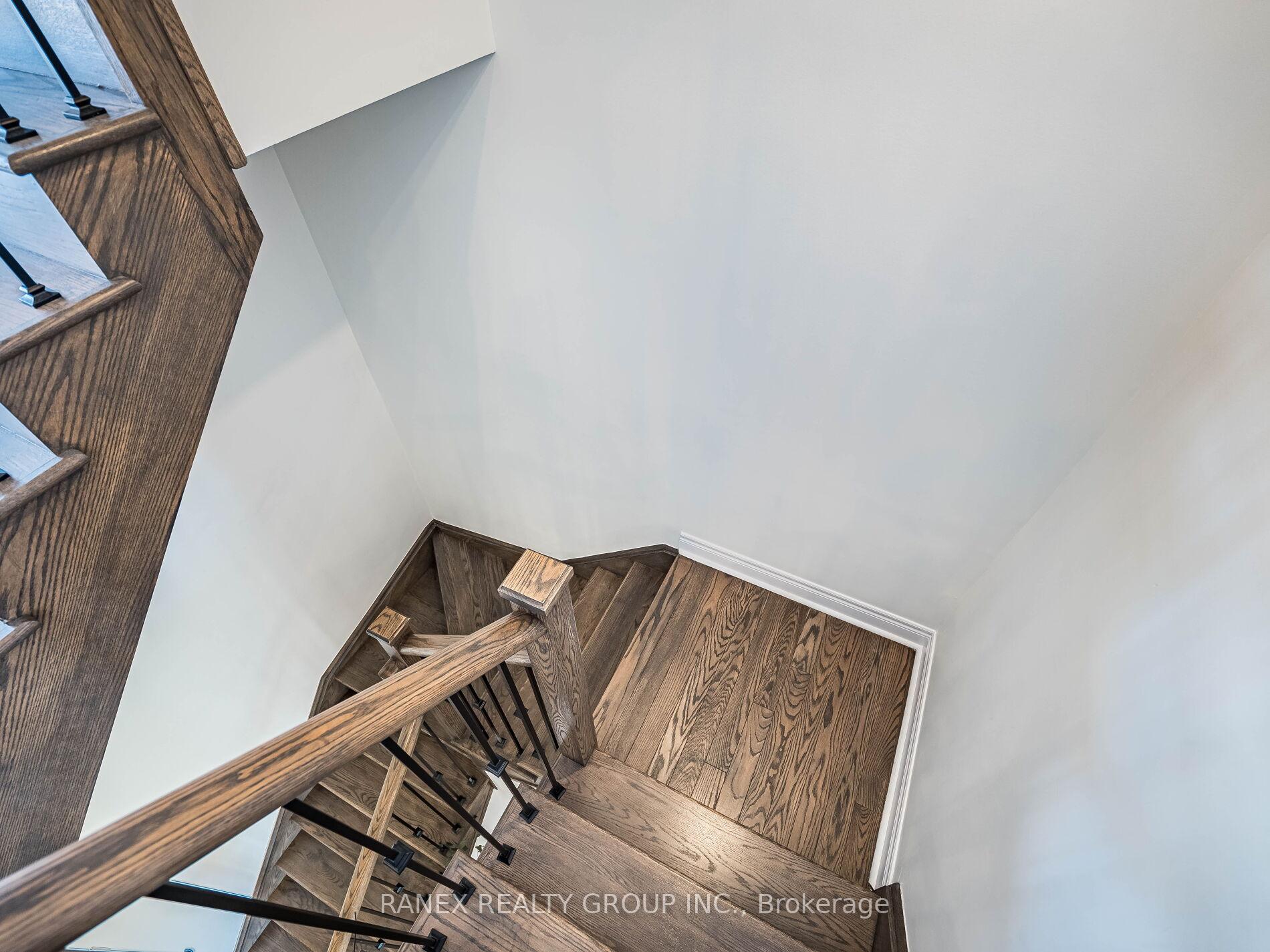 Photo 16 of 24 Heriot Place N, Vaughan, Patterson — HOMEH
