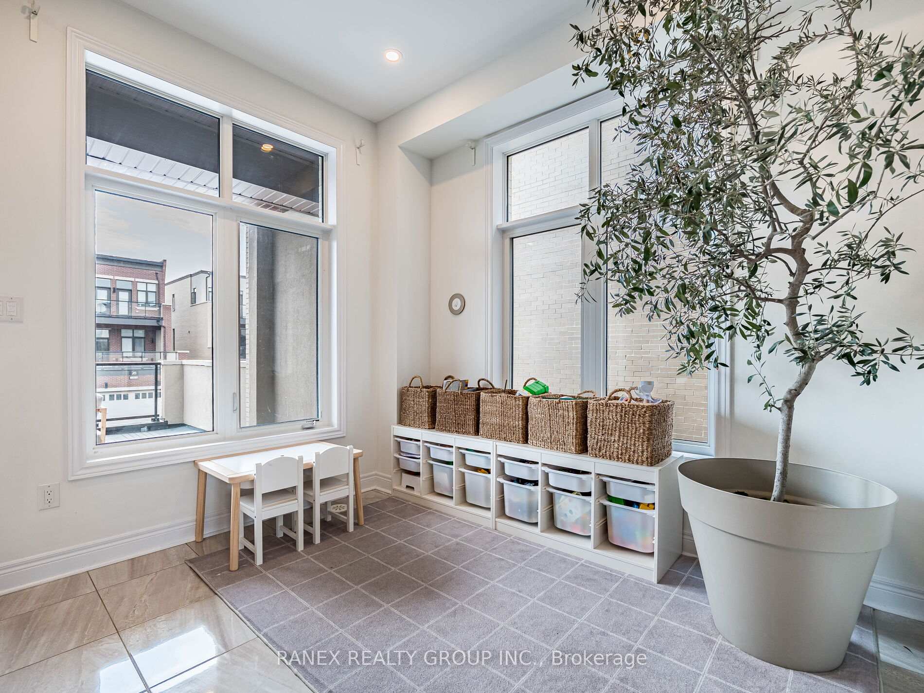 Photo 26 of 24 Heriot Place N, Vaughan, Patterson — HOMEH