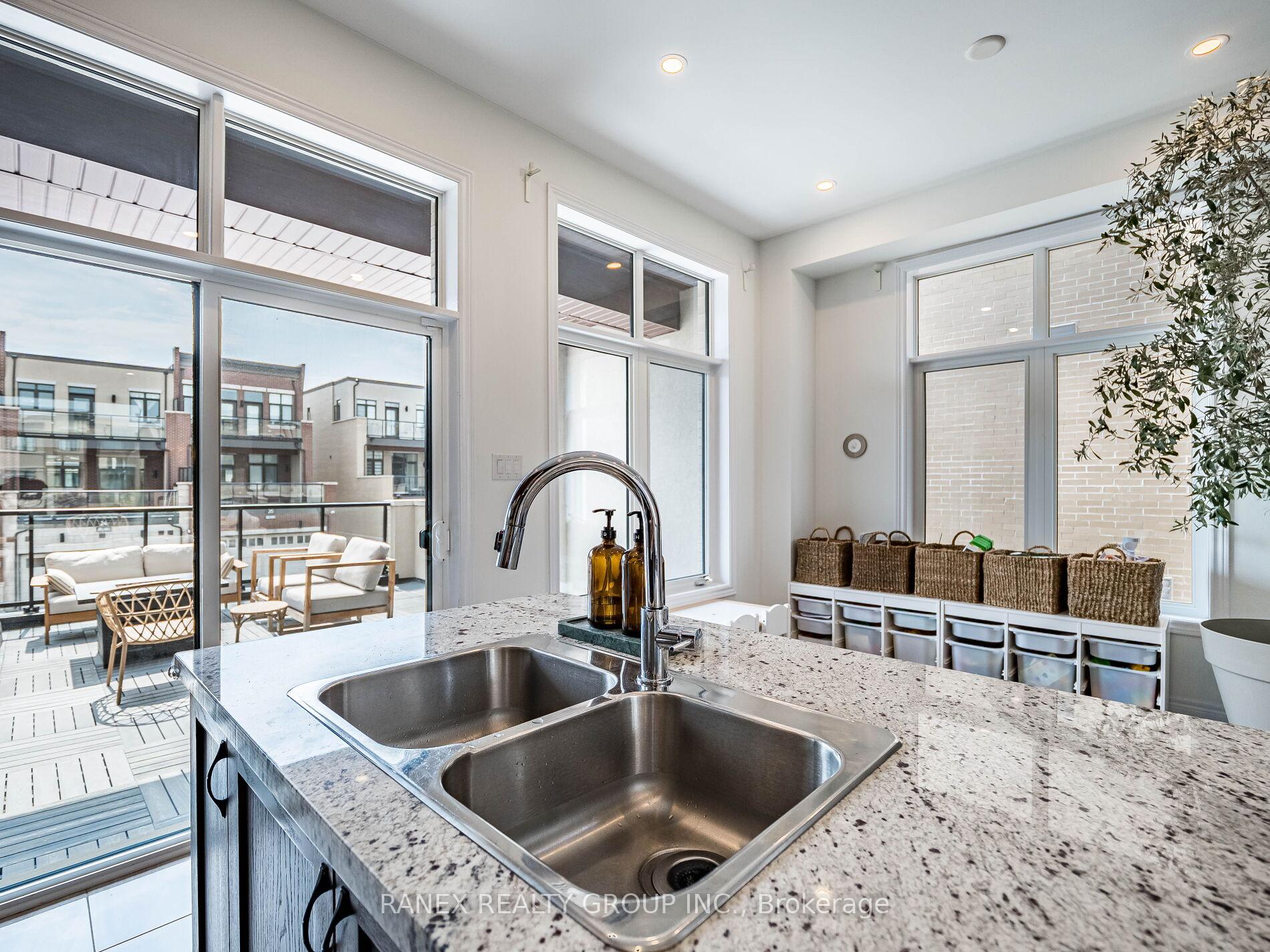 Photo 33 of 24 Heriot Place N, Vaughan, Patterson — HOMEH
