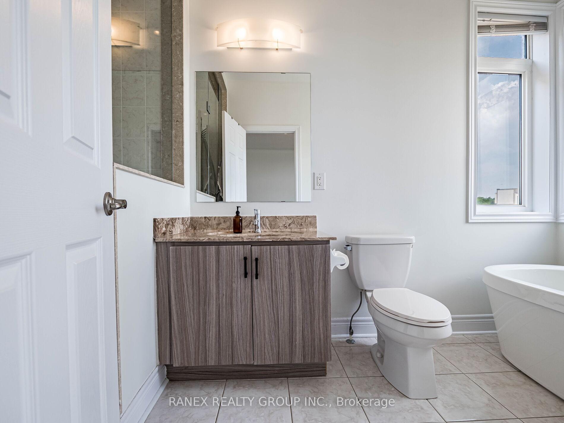 Photo 45 of 24 Heriot Place N, Vaughan, Patterson — HOMEH