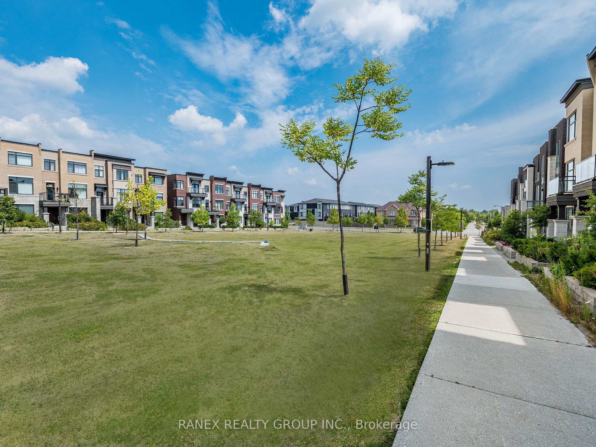 Photo 49 of 24 Heriot Place N, Vaughan, Patterson — HOMEH