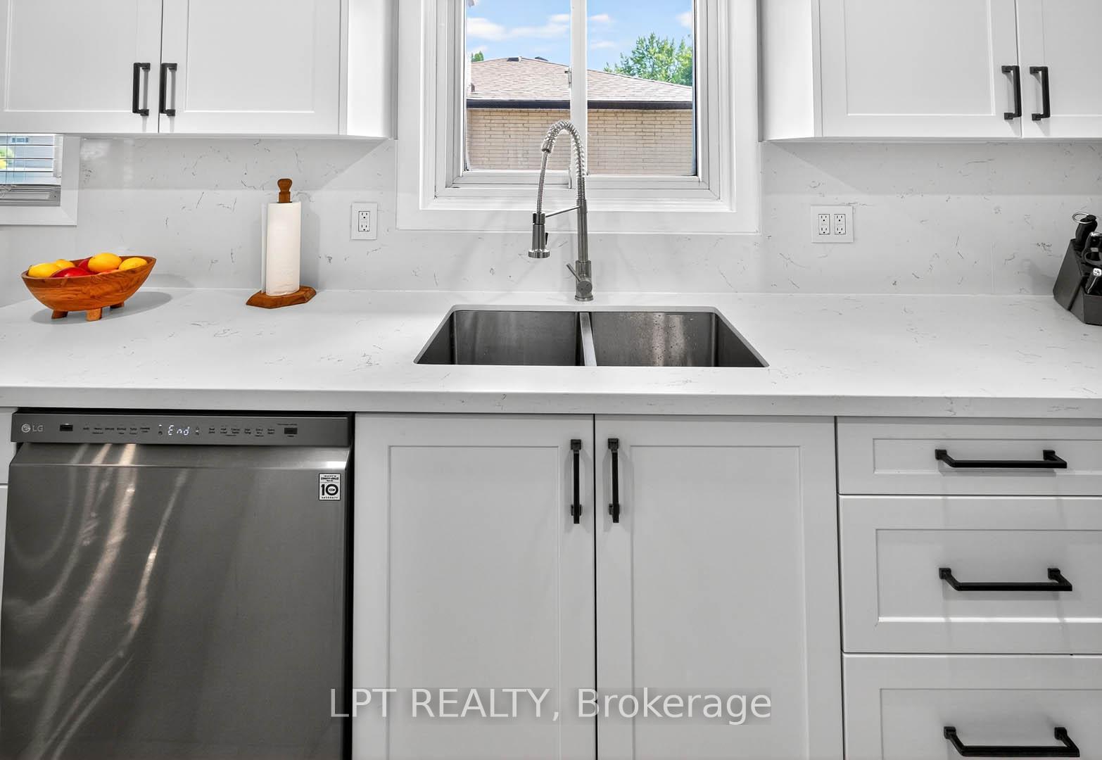 Photo 12 of 918 Walton Boulevard, Whitby, Williamsburg — HOMEH