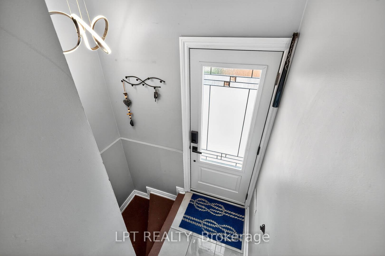 Photo 20 of 918 Walton Boulevard, Whitby, Williamsburg — HOMEH