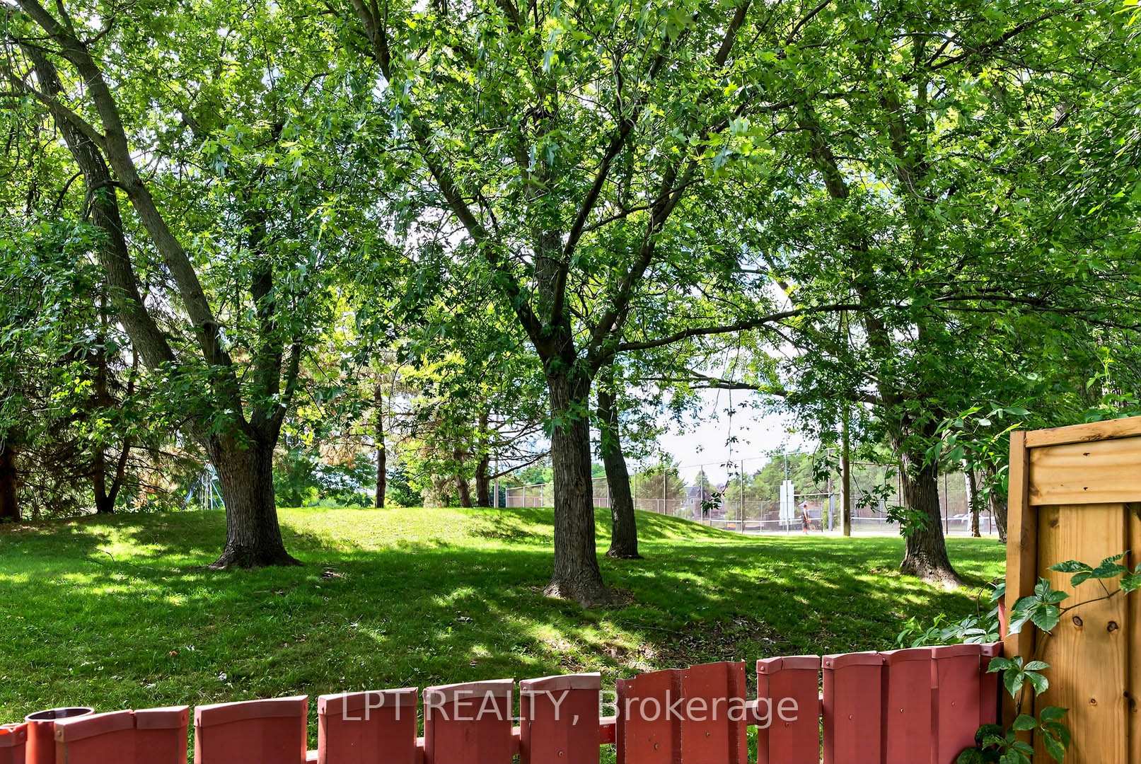 Photo 39 of 918 Walton Boulevard, Whitby, Williamsburg — HOMEH