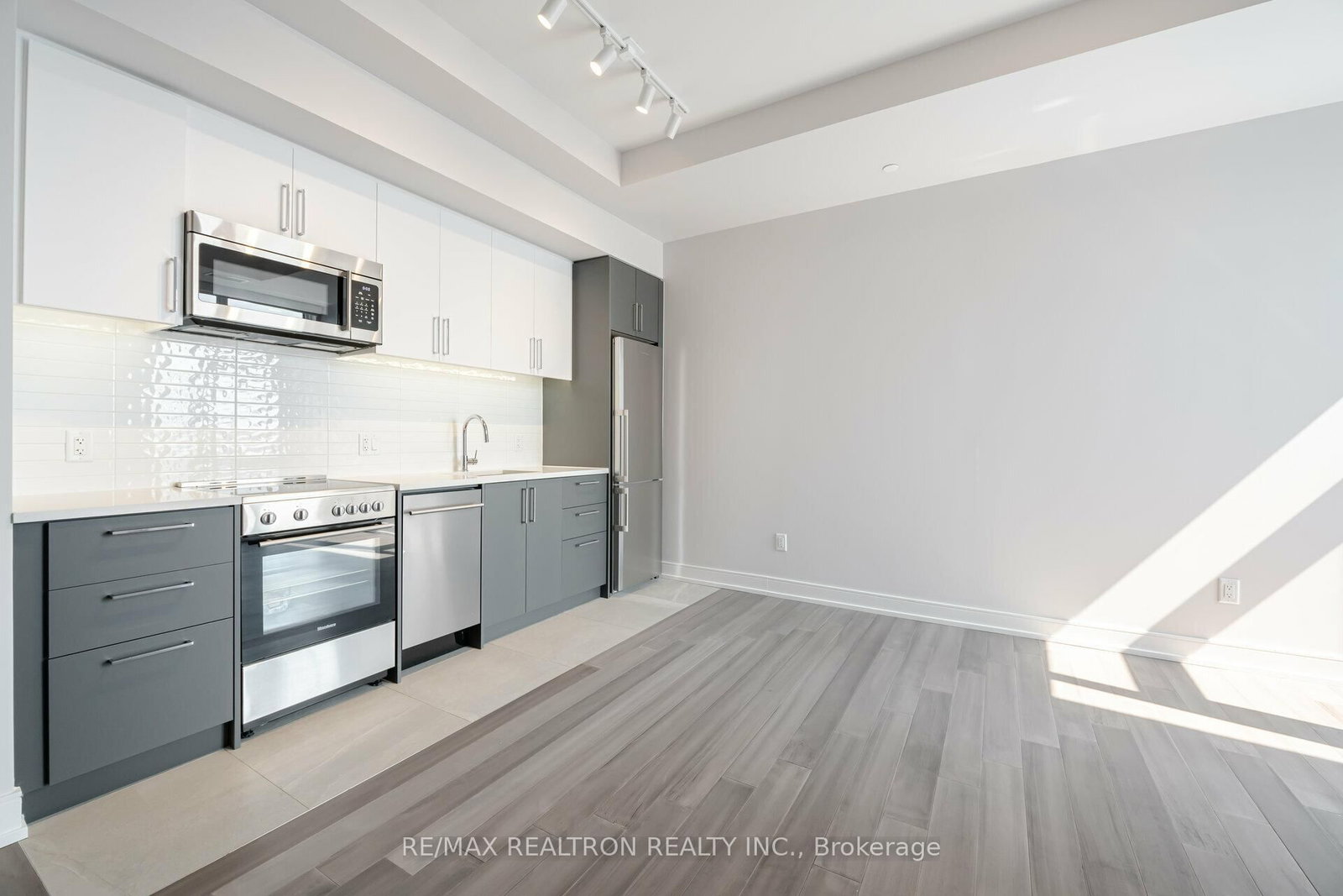 Photo 6 of Unit 1301, 2525 Bathurst St, Toronto, Forest Hill North — HOMEH