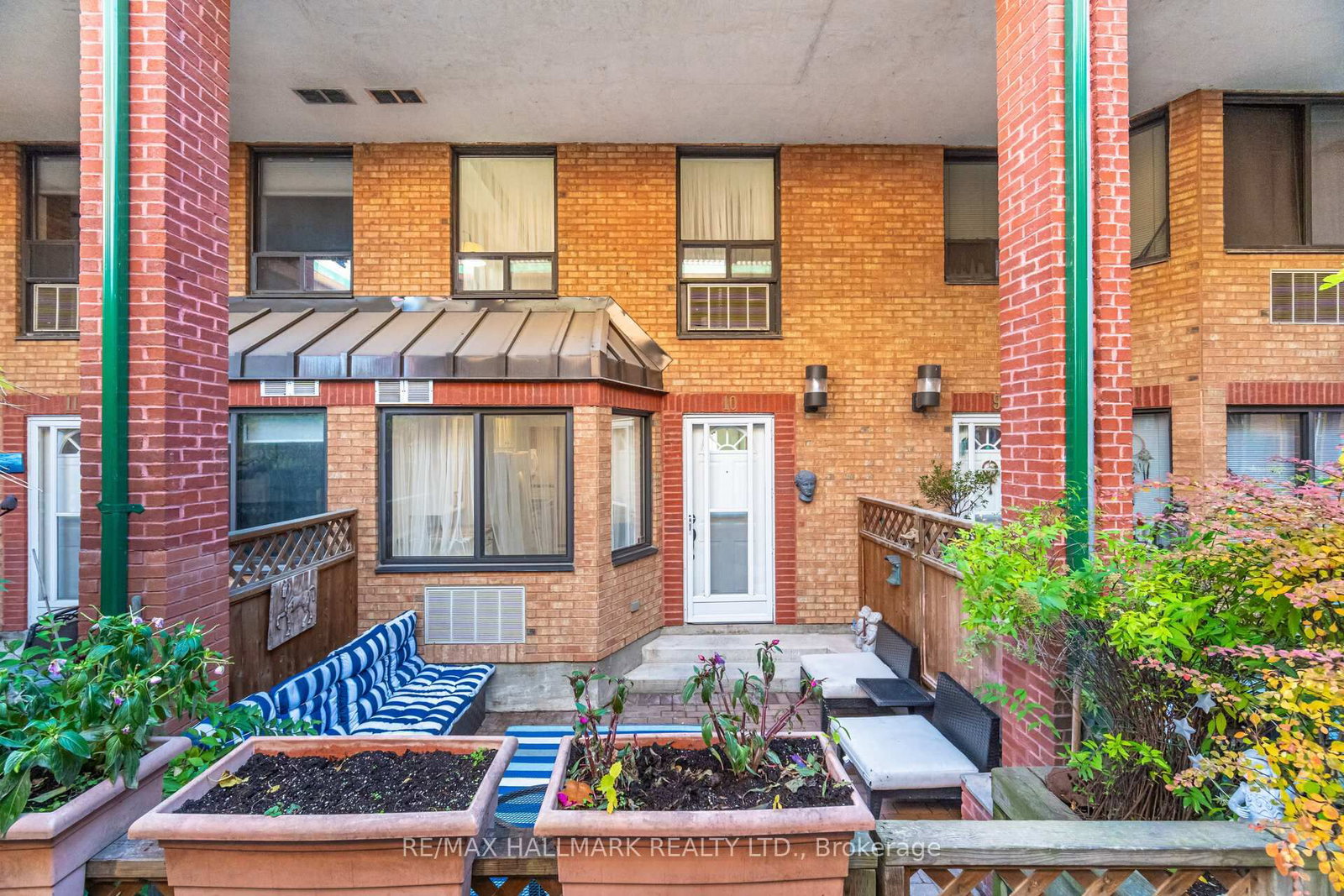 Photo 3 of Unit #10, 2112 Queen St E, Toronto, The Beaches — HOMEH