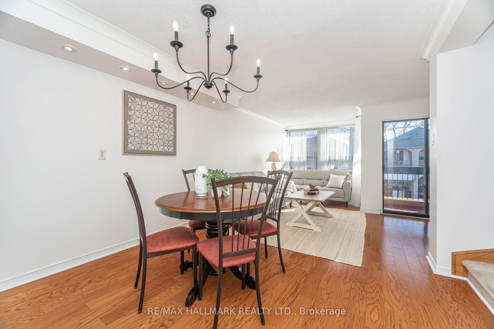 Photo 4 of Unit #10, 2112 Queen St E, Toronto, The Beaches — HOMEH
