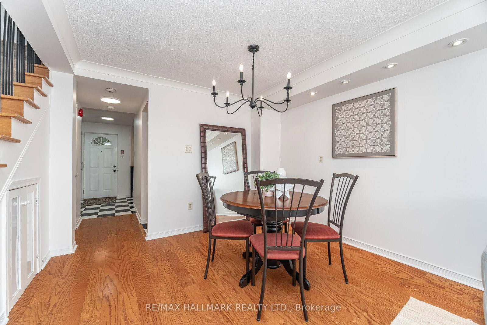 Photo 5 of Unit #10, 2112 Queen St E, Toronto, The Beaches — HOMEH