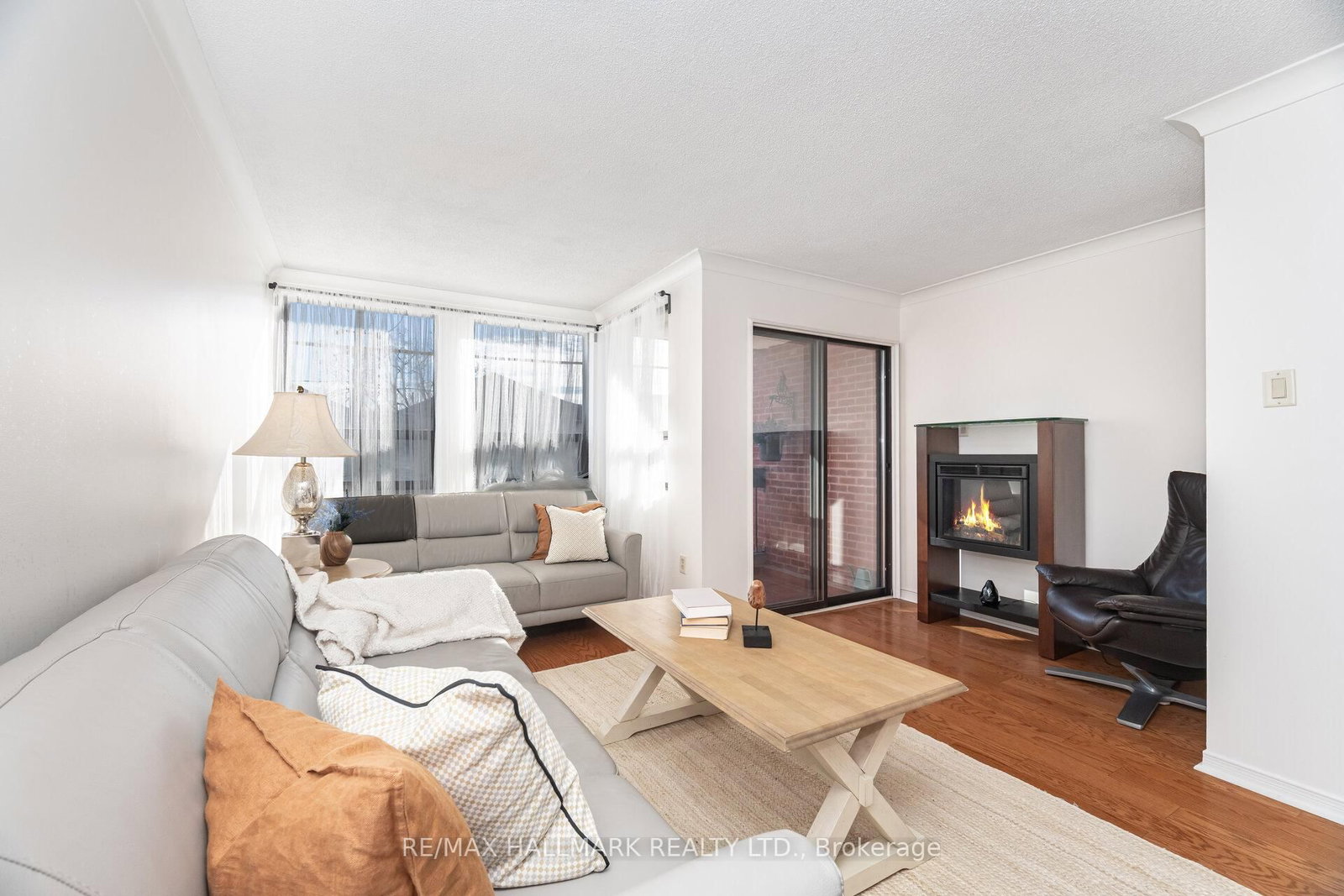 Photo 10 of Unit #10, 2112 Queen St E, Toronto, The Beaches — HOMEH