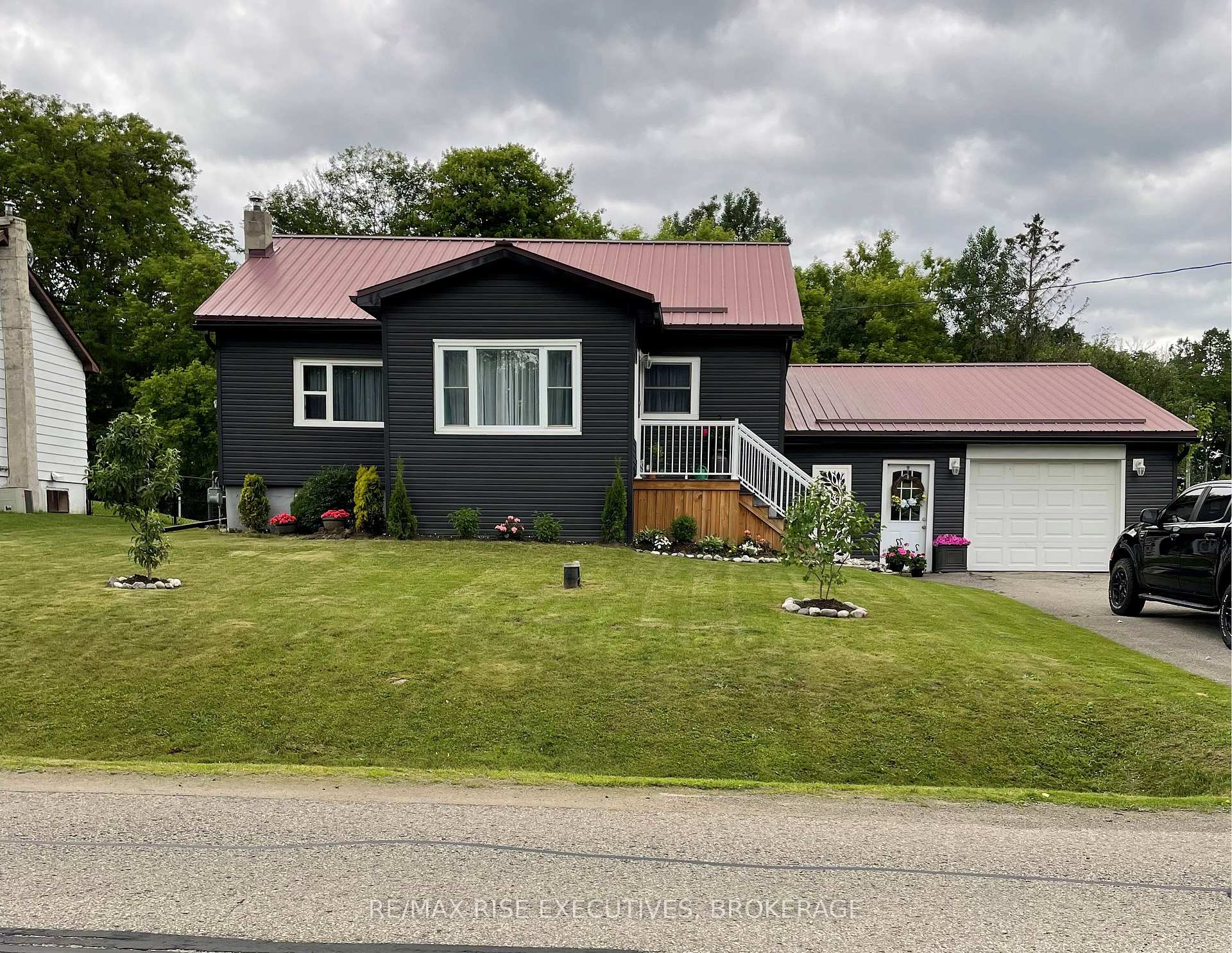 Front of 2248 2nd Concession Road