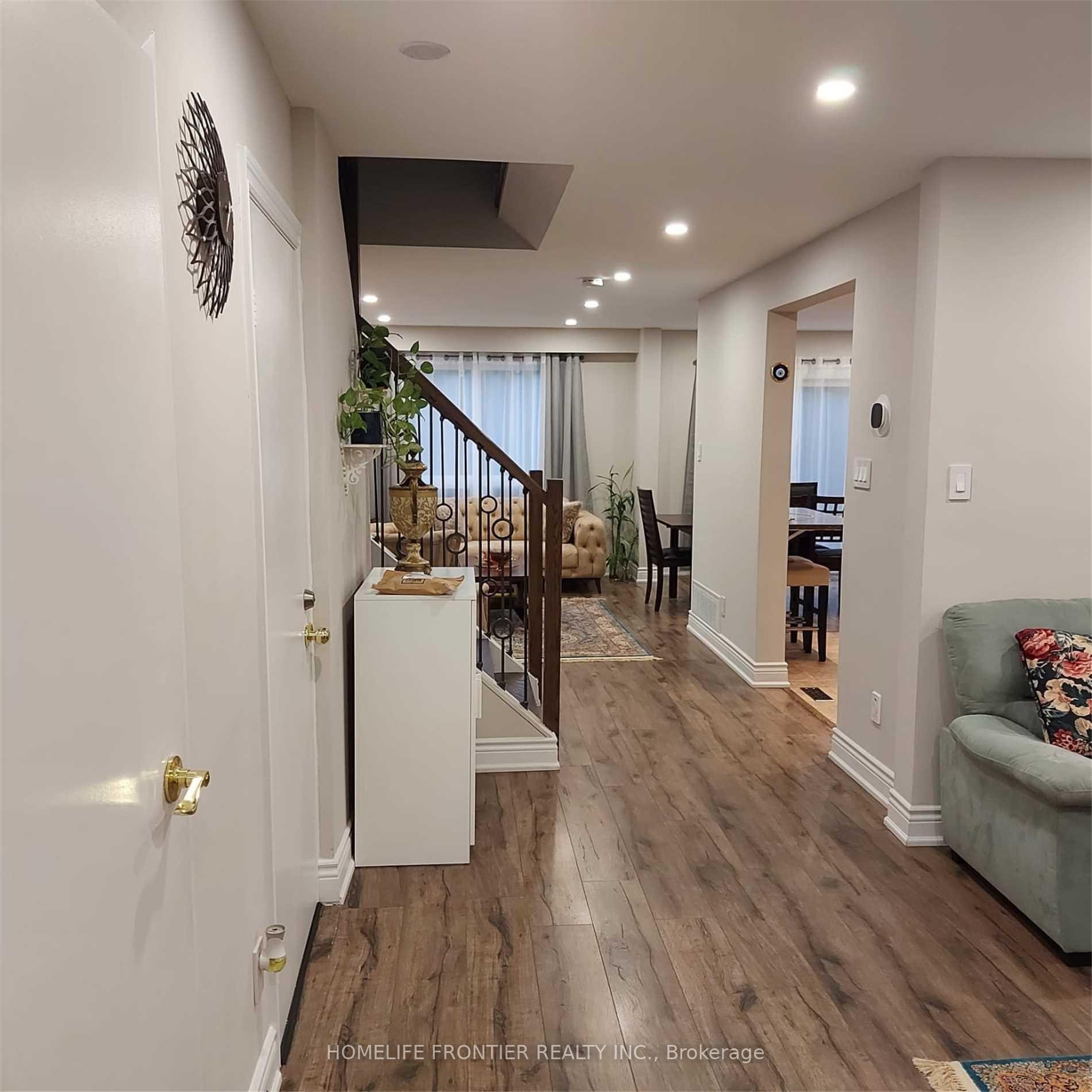 Photo 5 of Unit Main, 46 Milner Gate, Vaughan, Brownridge — HOMEH