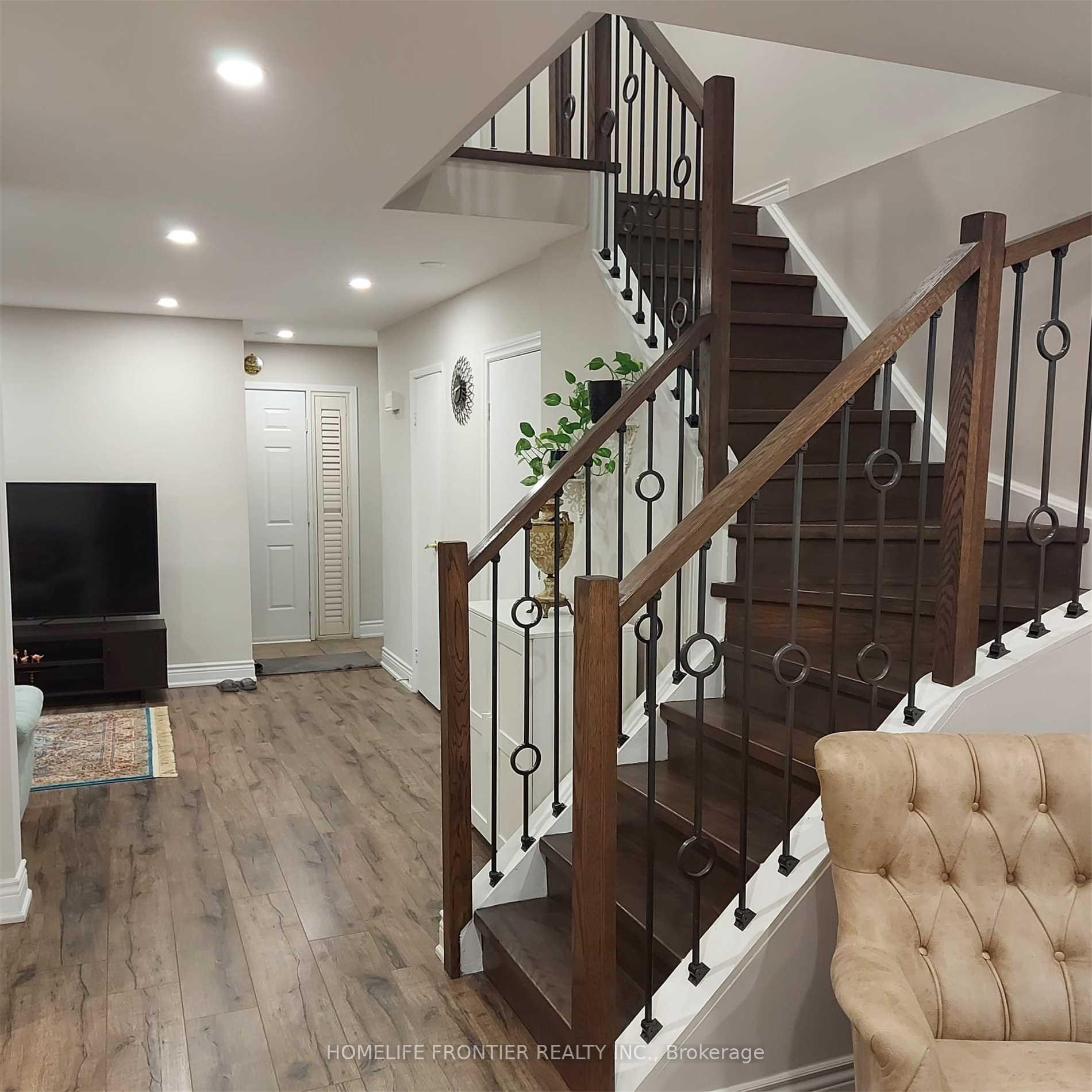 Photo 6 of Unit Main, 46 Milner Gate, Vaughan, Brownridge — HOMEH