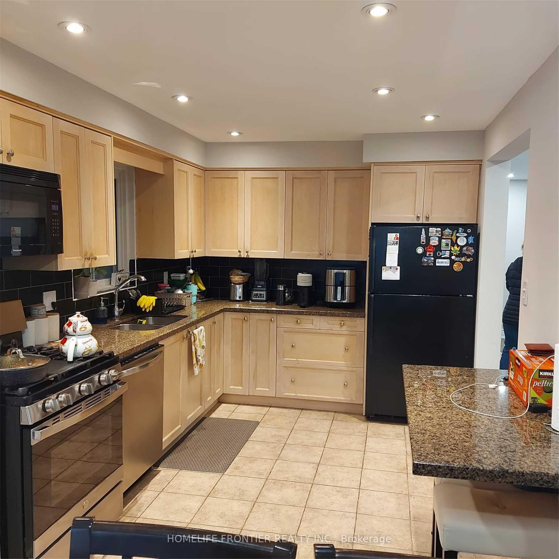Photo 10 of Unit Main, 46 Milner Gate, Vaughan, Brownridge — HOMEH