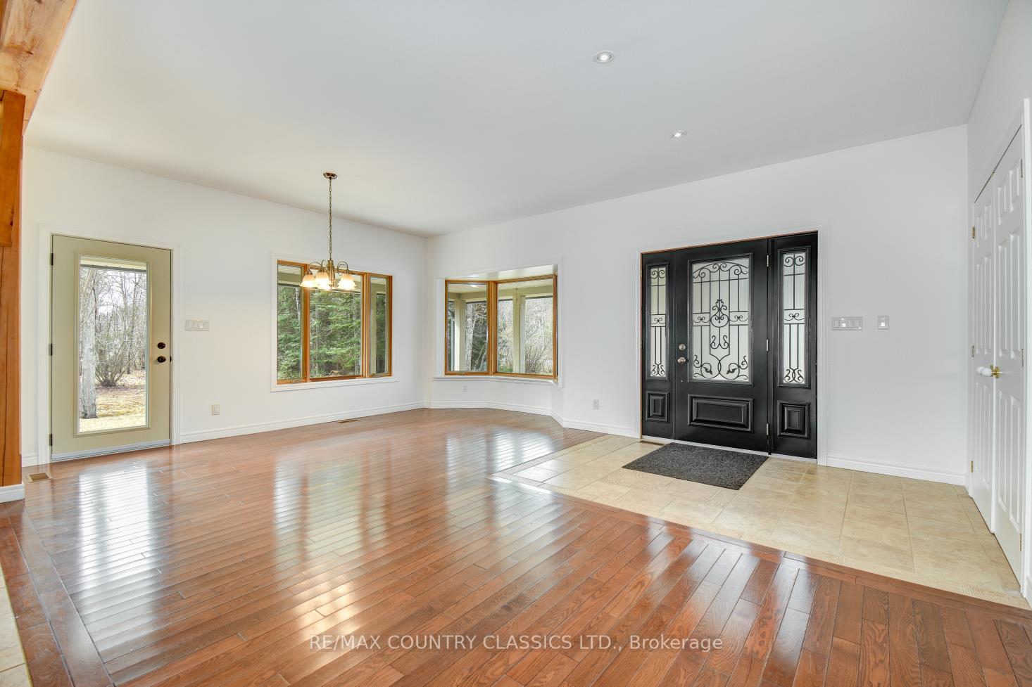 Photo 2 of 32 Nicklaus Drive, Bancroft, Bancroft Ward — HOMEH