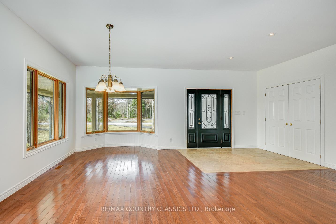 Photo 4 of 32 Nicklaus Drive, Bancroft, Bancroft Ward — HOMEH