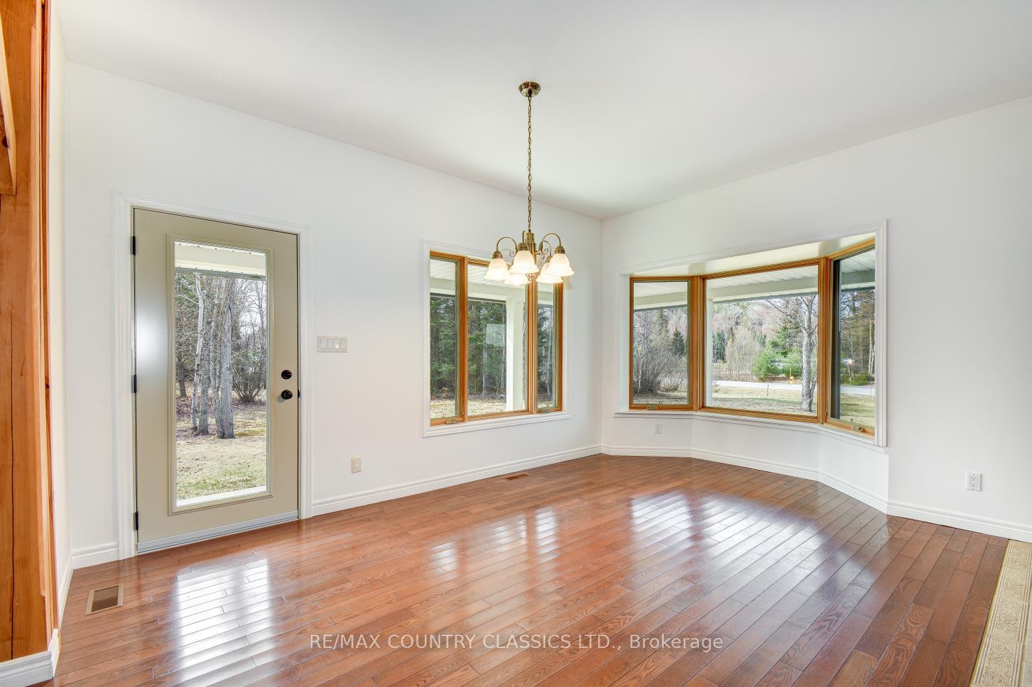 Photo 5 of 32 Nicklaus Drive, Bancroft, Bancroft Ward — HOMEH