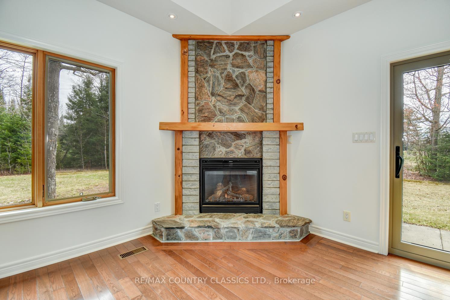 Photo 12 of 32 Nicklaus Drive, Bancroft, Bancroft Ward — HOMEH