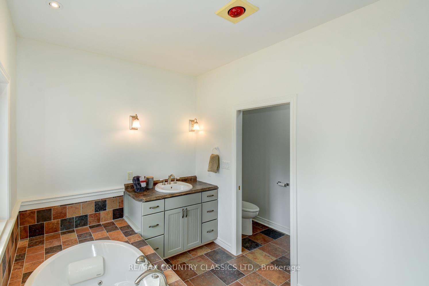 Photo 15 of 32 Nicklaus Drive, Bancroft, Bancroft Ward — HOMEH