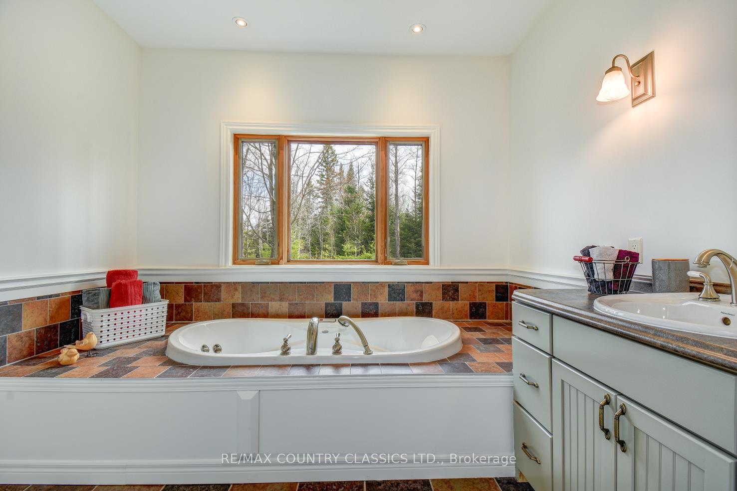 Photo 19 of 32 Nicklaus Drive, Bancroft, Bancroft Ward — HOMEH