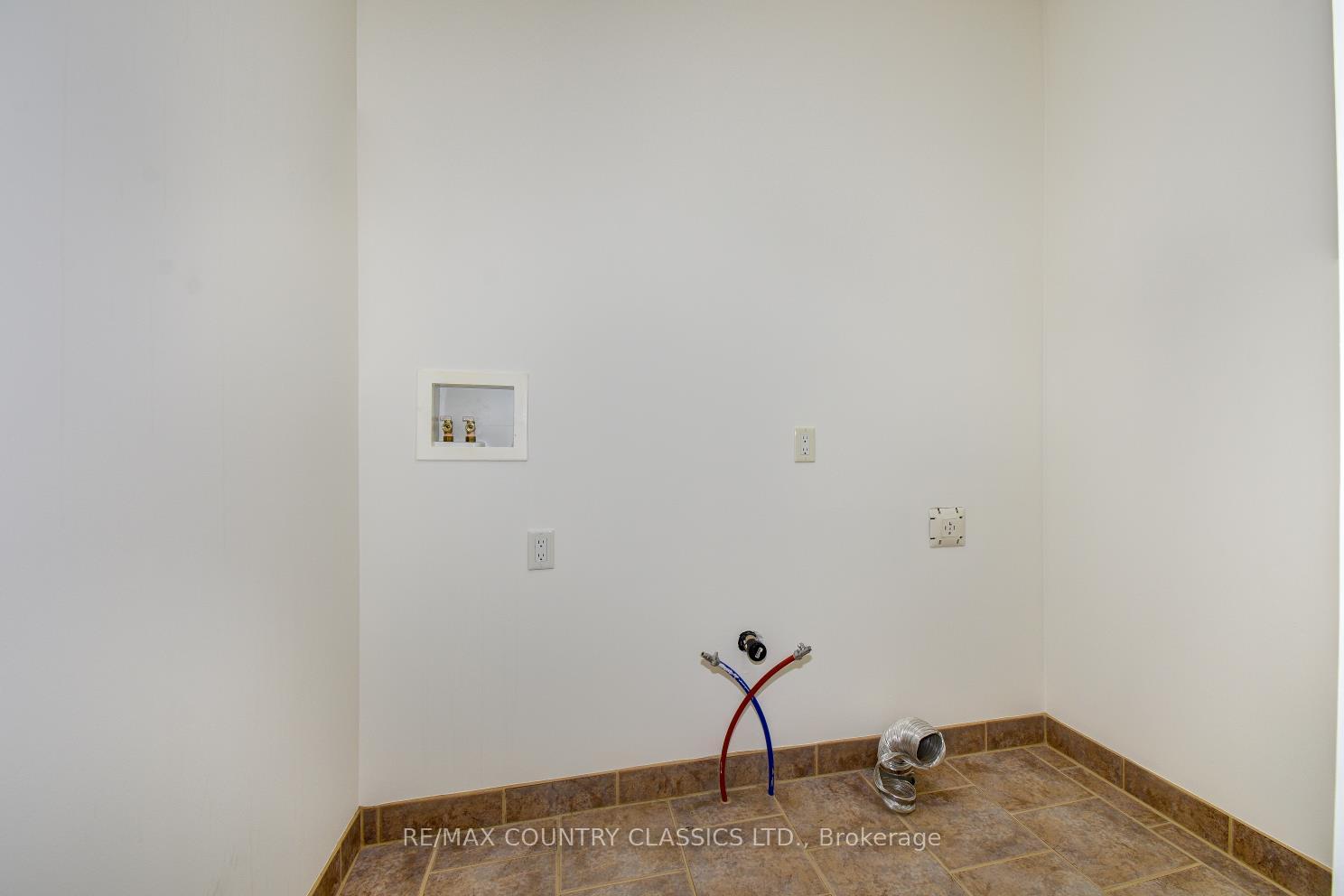 Photo 25 of 32 Nicklaus Drive, Bancroft, Bancroft Ward — HOMEH