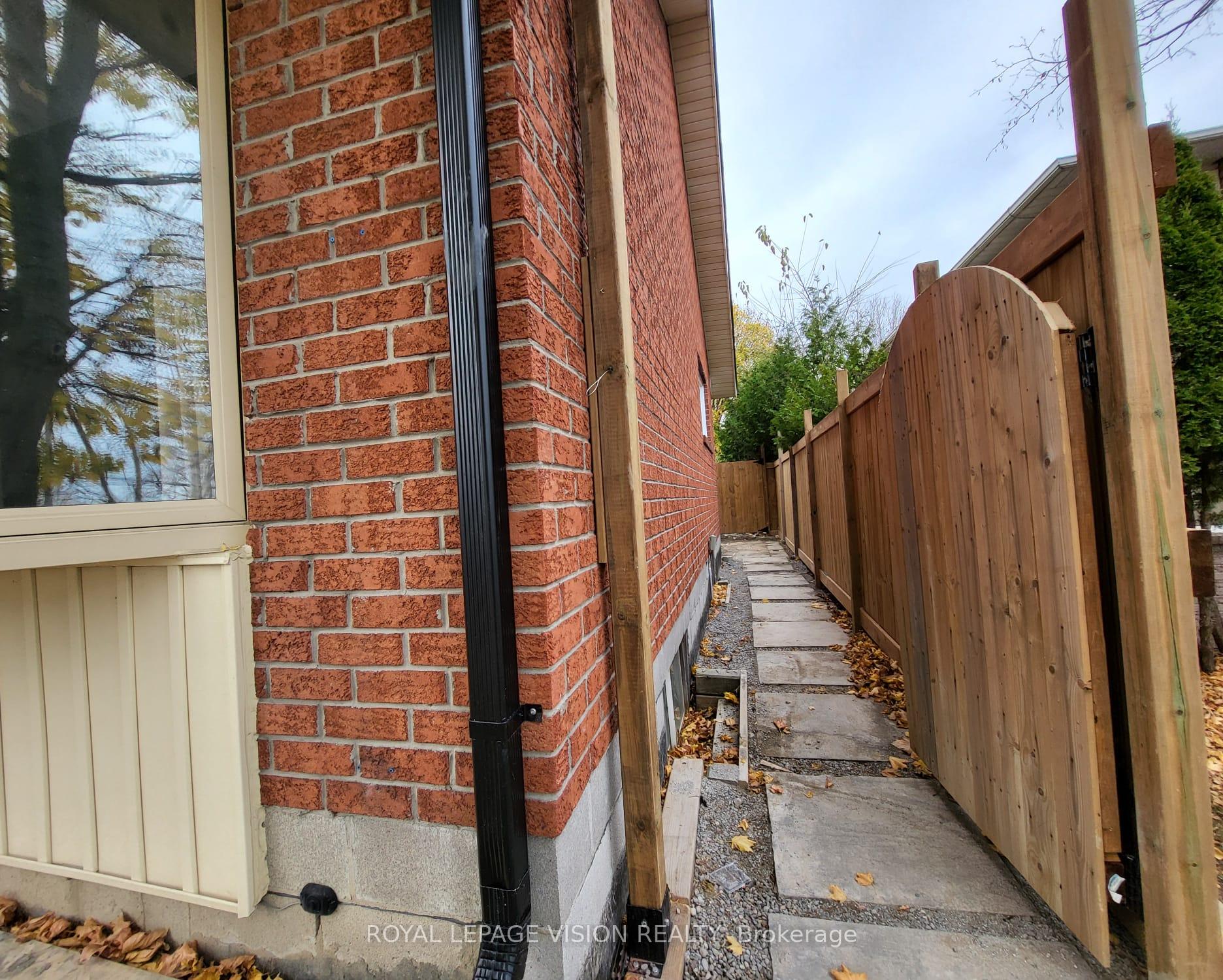 Photo 1 of 884 Sheppard Avenue, Pickering, Dunbarton — HOMEH