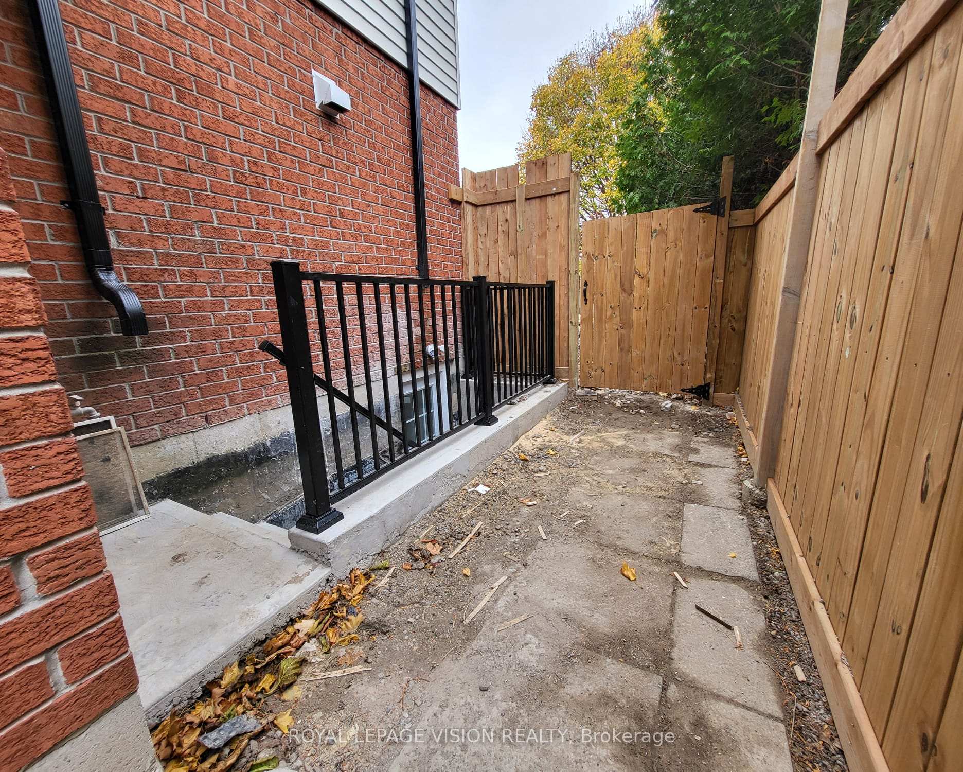 Photo 11 of 884 Sheppard Avenue, Pickering, Dunbarton — HOMEH