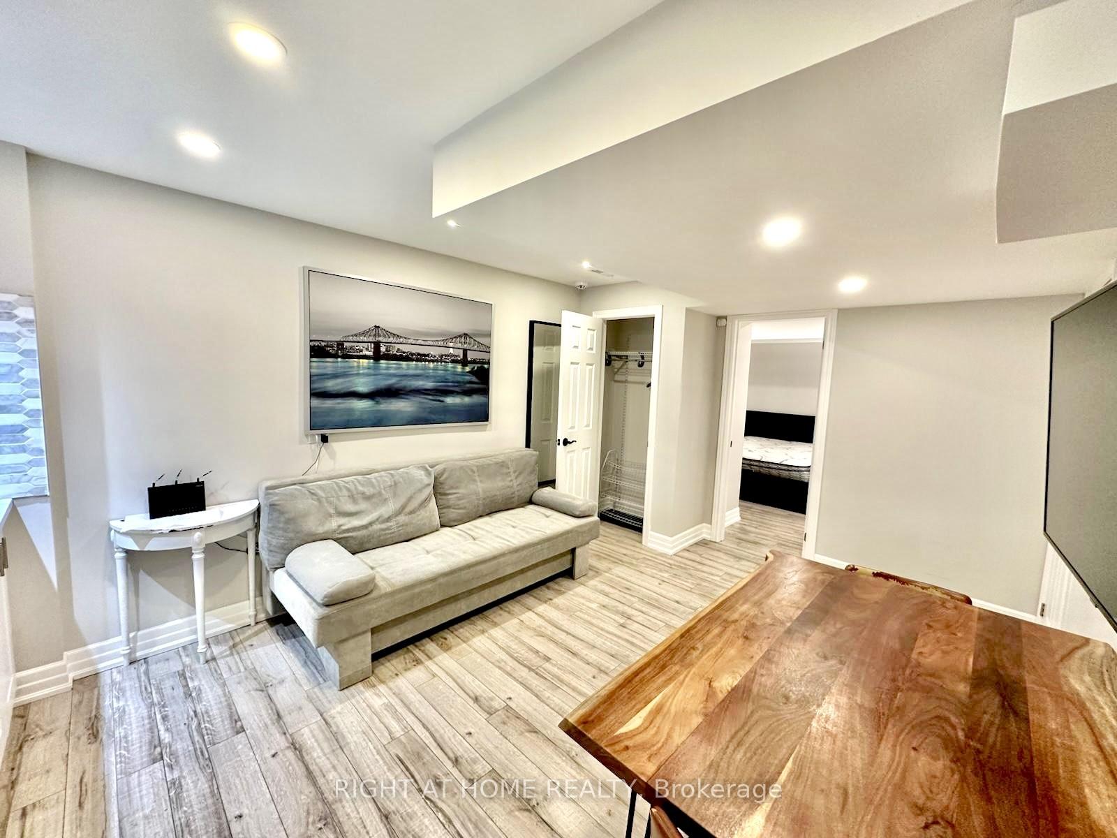 Photo 1 of 31 Redmond Drive, Vaughan, Patterson — HOMEH