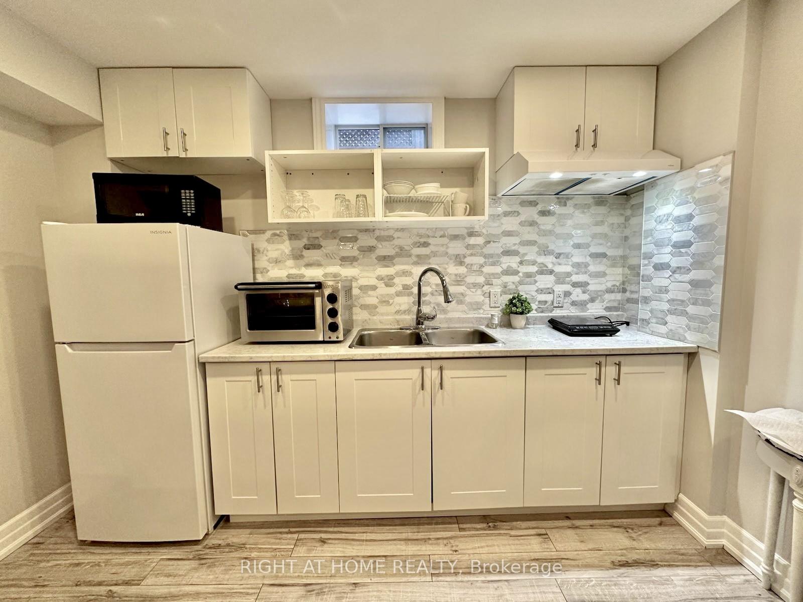 Photo 4 of 31 Redmond Drive, Vaughan, Patterson — HOMEH