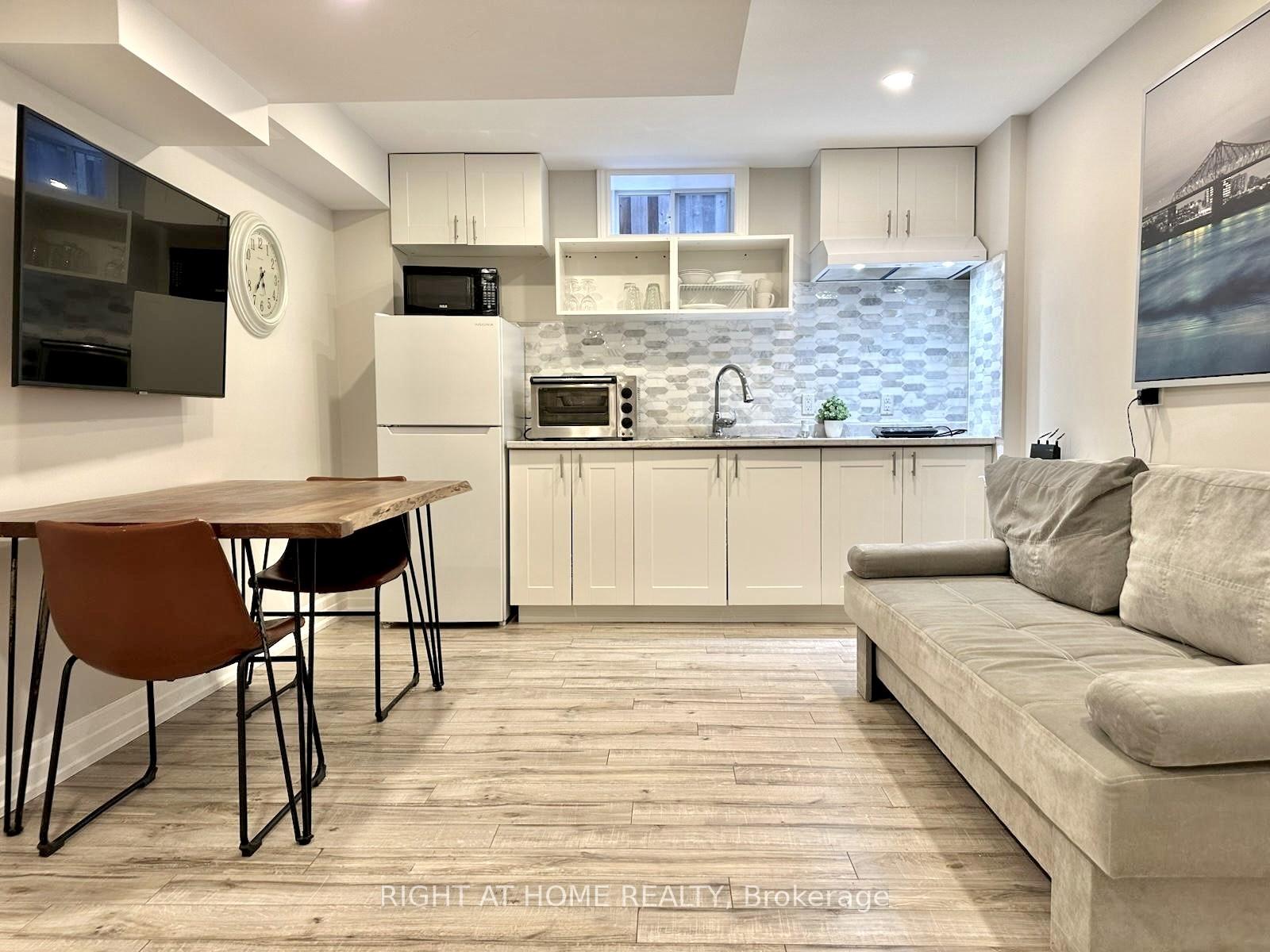 Photo 5 of 31 Redmond Drive, Vaughan, Patterson — HOMEH