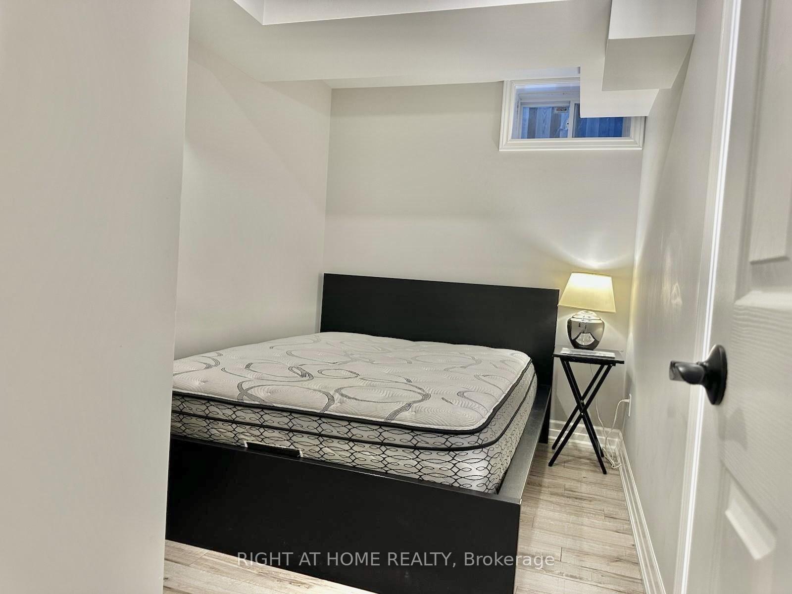 Photo 7 of 31 Redmond Drive, Vaughan, Patterson — HOMEH