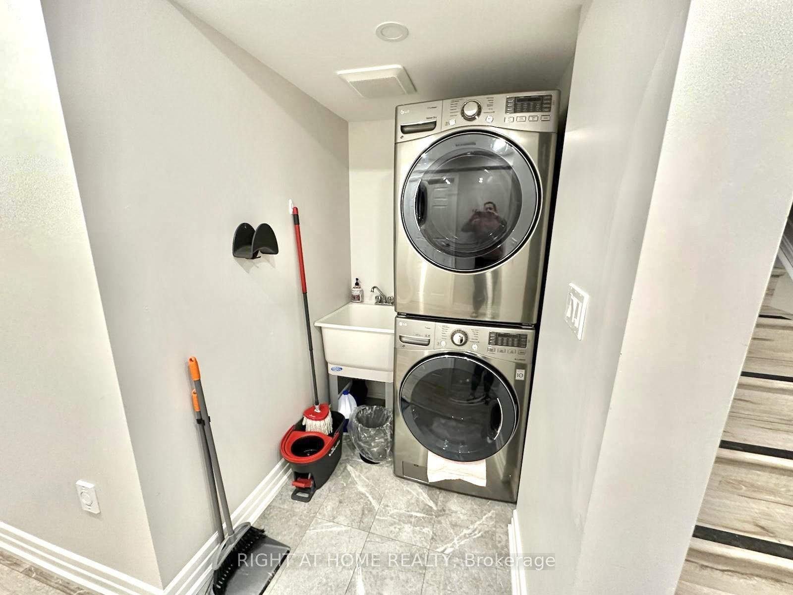Photo 12 of 31 Redmond Drive, Vaughan, Patterson — HOMEH