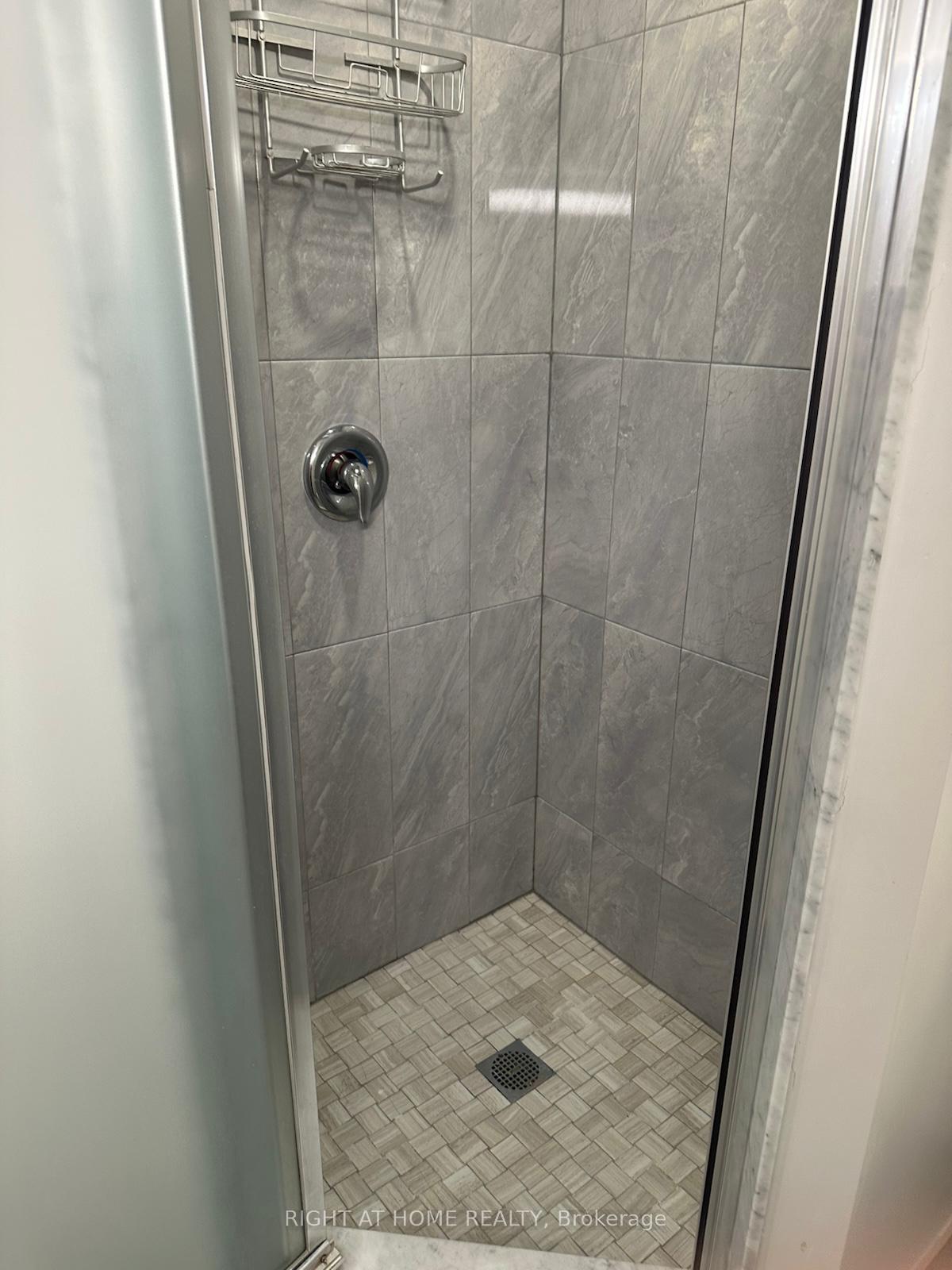 Photo 13 of 31 Redmond Drive, Vaughan, Patterson — HOMEH