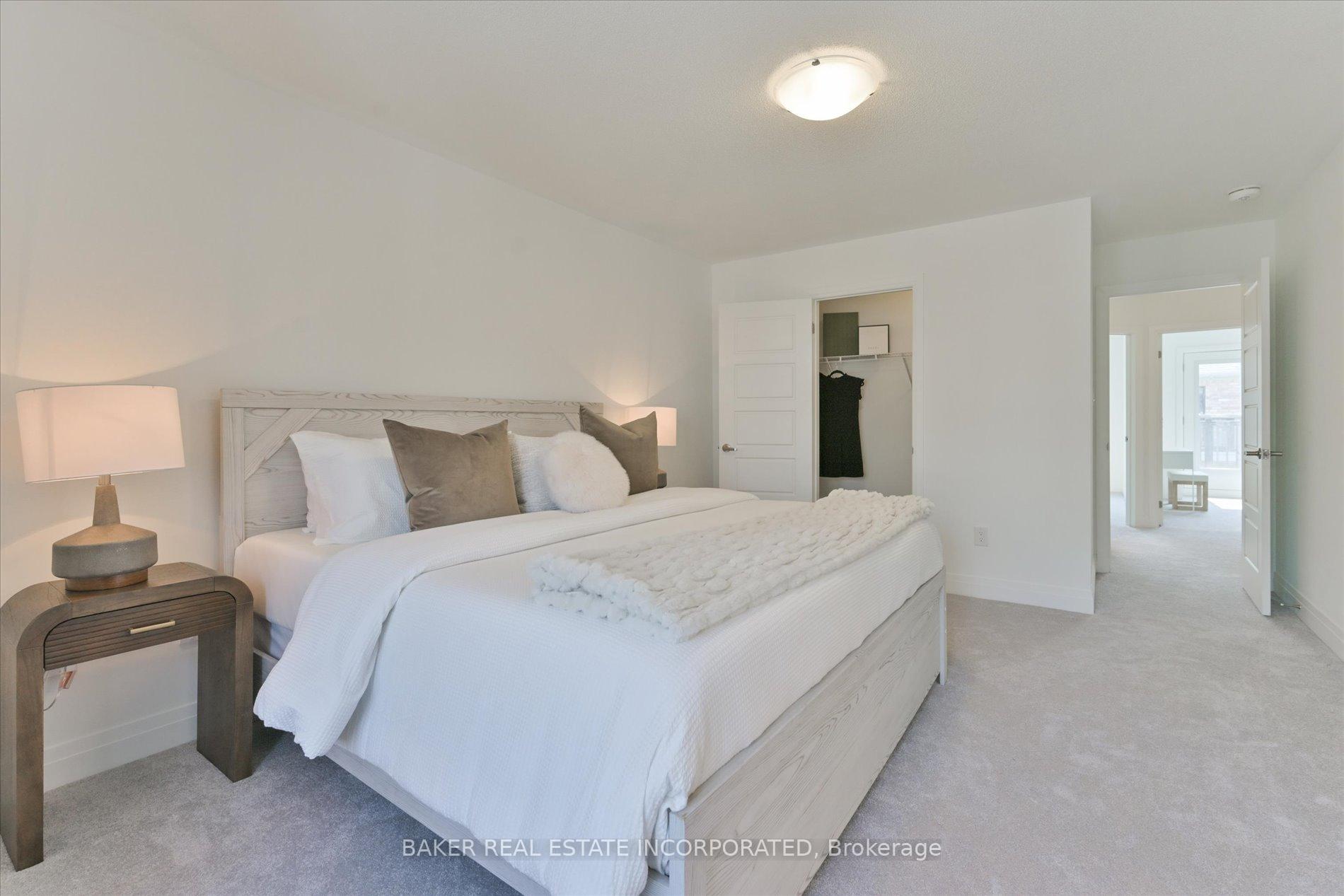 Photo 7 of 10 Calloway Way, Whitby, Downtown Whitby — HOMEH