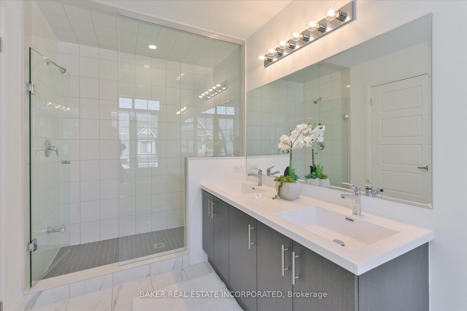 Photo 8 of 10 Calloway Way, Whitby, Downtown Whitby — HOMEH