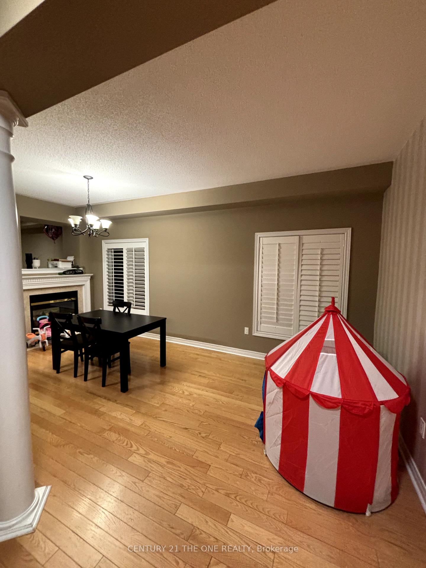 Photo 2 of 23 Blue Grouse Road, Vaughan, Patterson — HOMEH