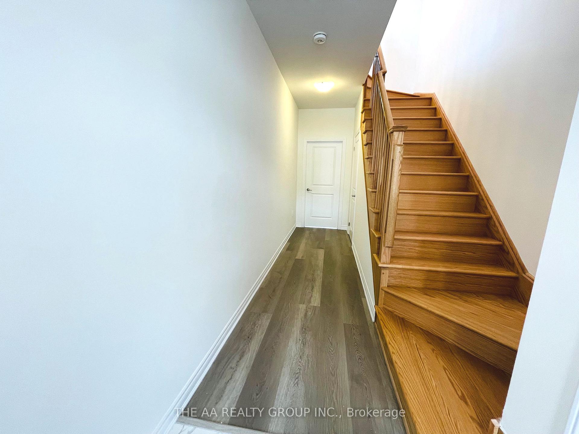Photo 2 of 72 Inverary Crescent, Vaughan, Elder Mills — HOMEH