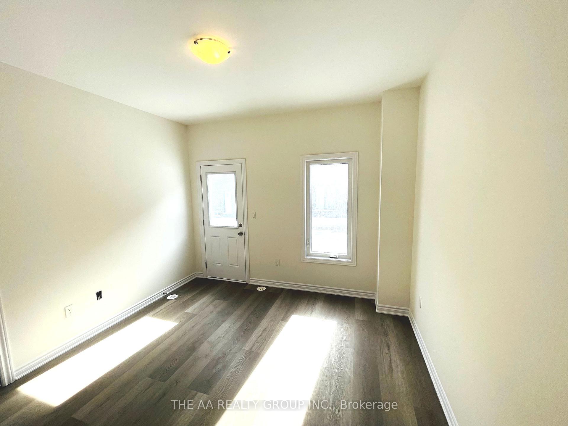Photo 3 of 72 Inverary Crescent, Vaughan, Elder Mills — HOMEH